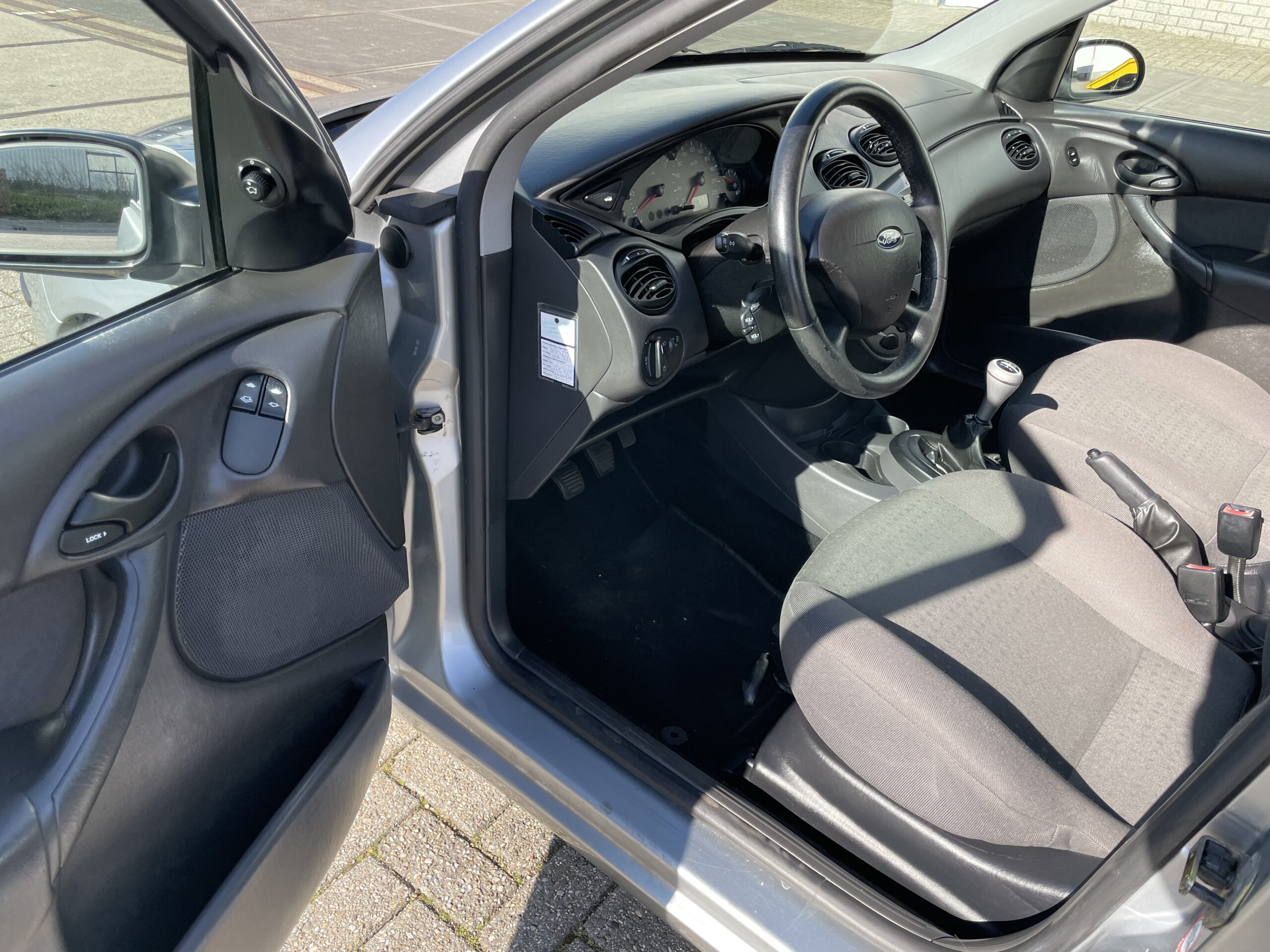 ford focus 5 deurs 1.6 16v benzine apk tot 01-03-2023 168551KM