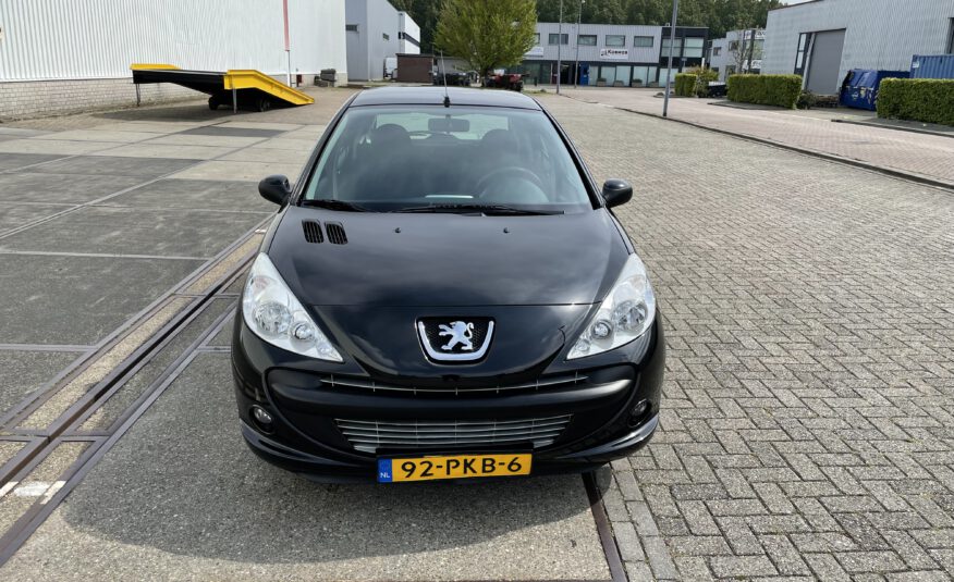 PEUGEOT 206 + 1.4 BENZINE  BJ 2011  231266 KM. NIEUWE  DISTRIBUTIE