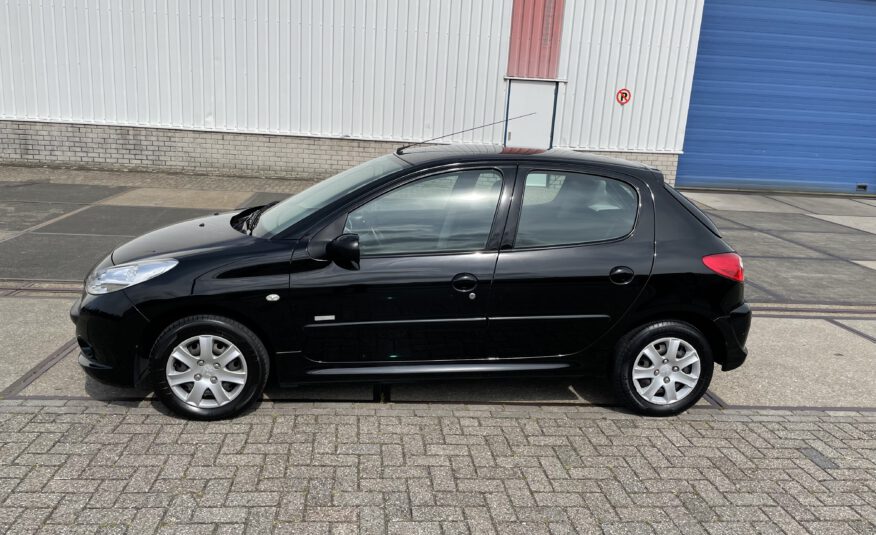 PEUGEOT 206 + 1.4 BENZINE  BJ 2011  231266 KM. NIEUWE  DISTRIBUTIE