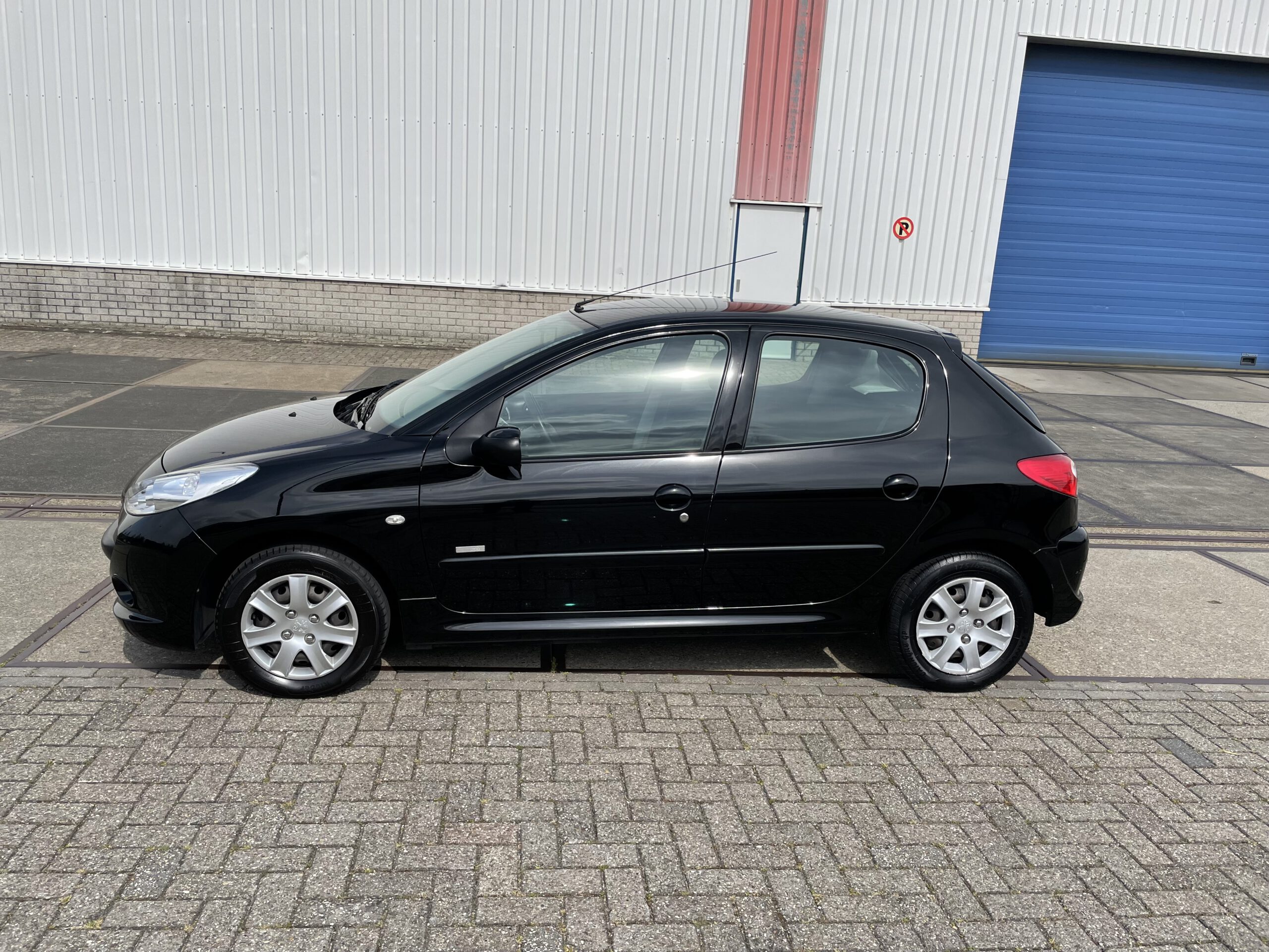PEUGEOT 206 + 1.4 BENZINE  BJ 2011  231266 KM. NIEUWE  DISTRIBUTIE
