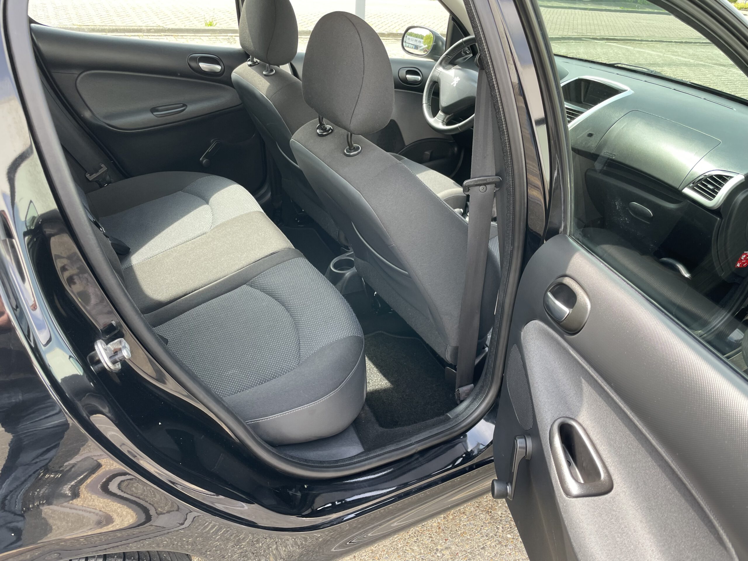 PEUGEOT 206 + 1.4 BENZINE  BJ 2011  231266 KM. NIEUWE  DISTRIBUTIE