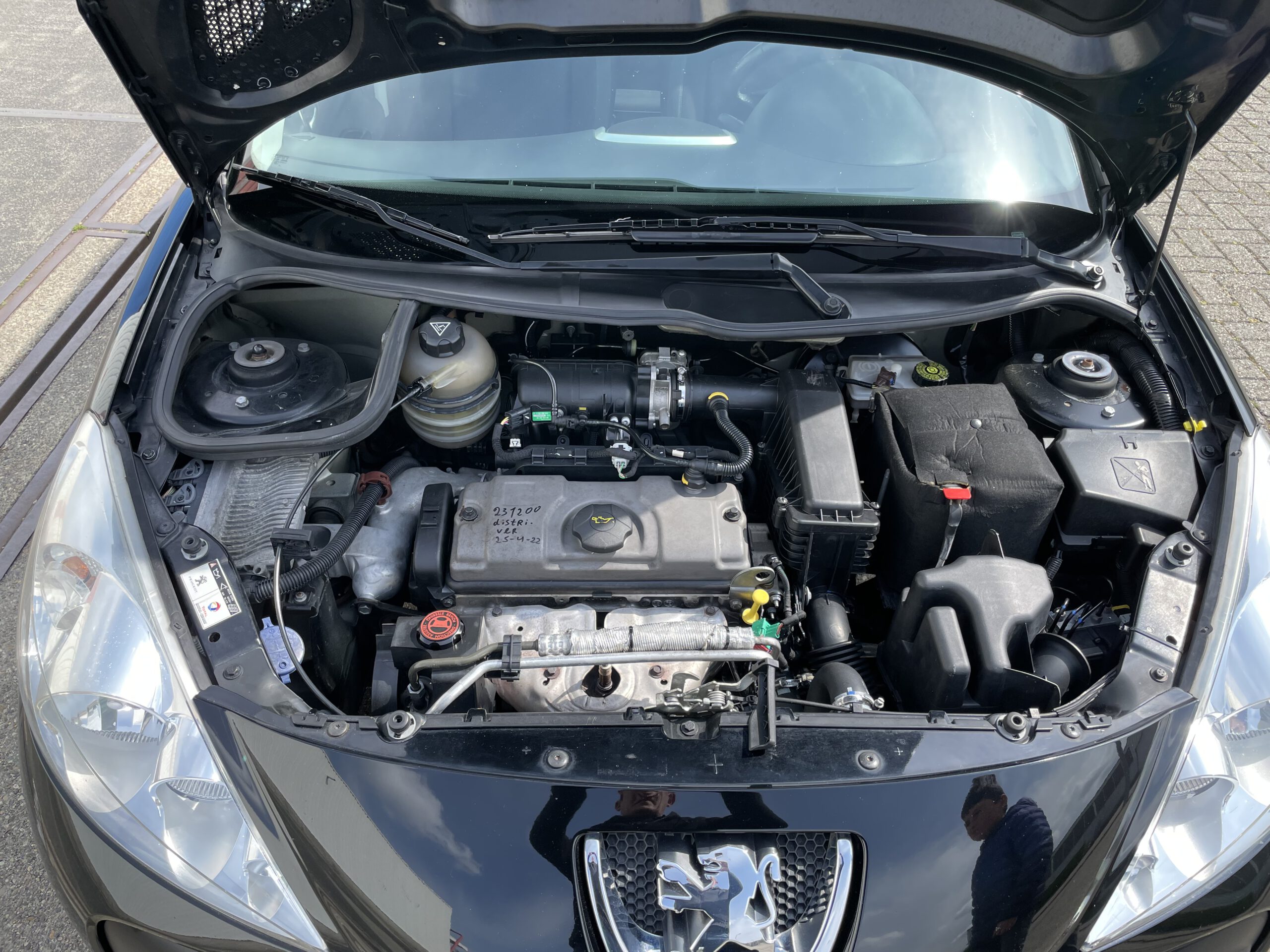 PEUGEOT 206 + 1.4 BENZINE  BJ 2011  231266 KM. NIEUWE  DISTRIBUTIE