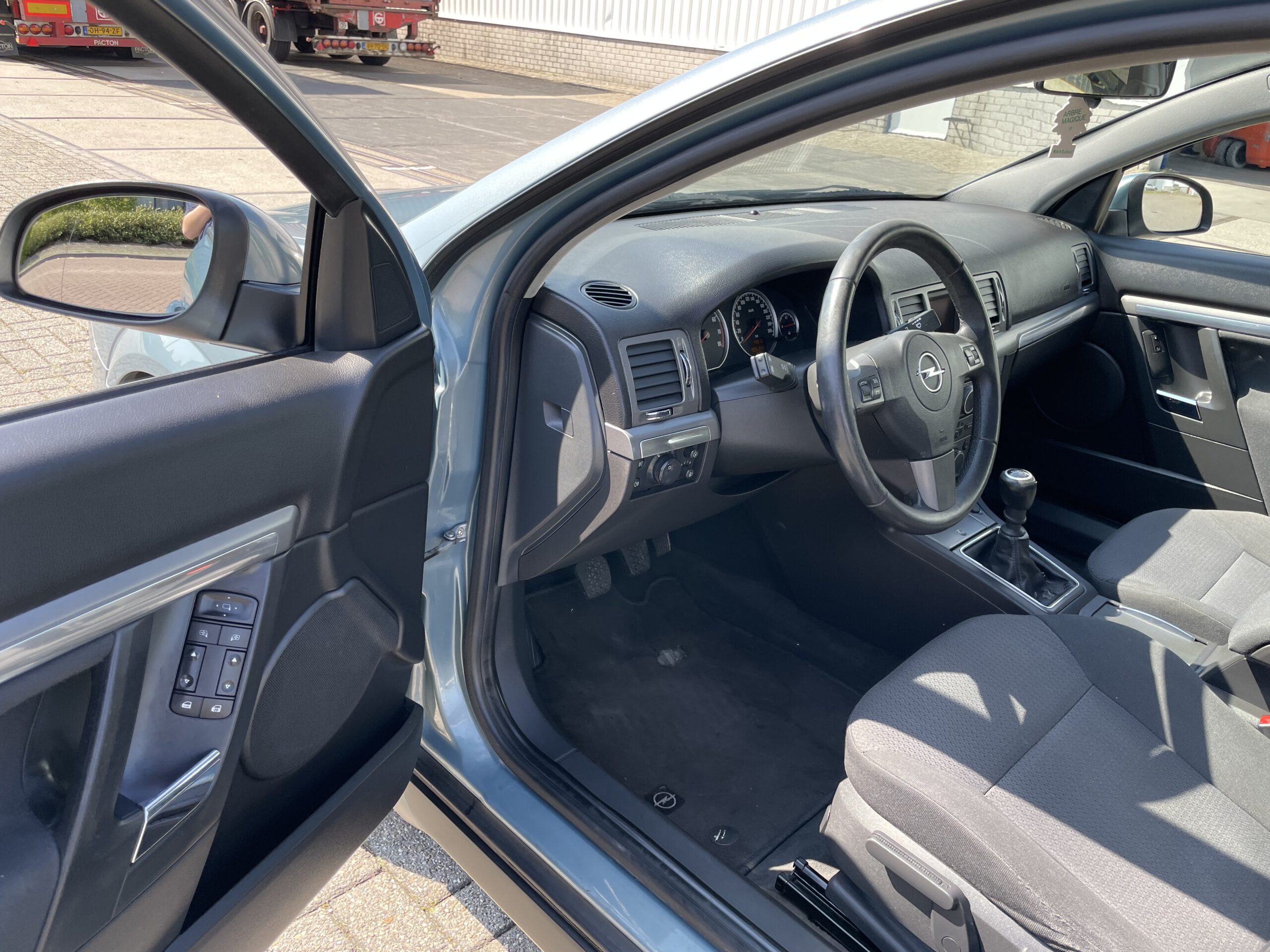 OPEL  VECTRA WAGON 1.8-16V BENZINE  BJ. 2006  306144 KM. NAP. APK.06-05-2023