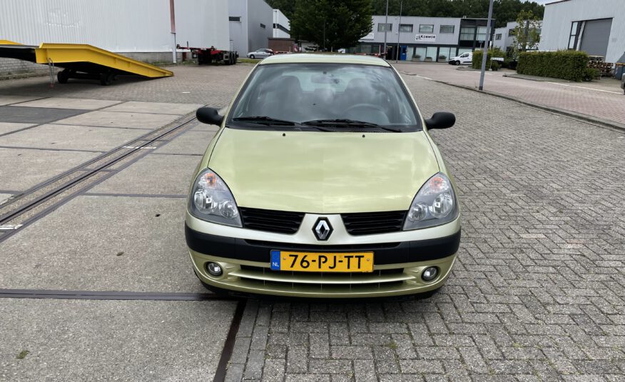 2004 BJ. Renault Clio 1.2-16V BENZINE  5-DEURS 211445 KM. APK TOT 05-12-2022