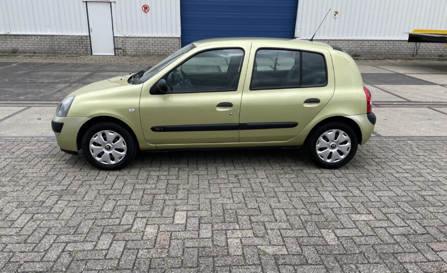 2004 BJ. Renault Clio 1.2-16V BENZINE  5-DEURS 211445 KM. APK TOT 05-12-2022