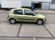 2004 BJ. Renault Clio 1.2-16V BENZINE  5-DEURS 211445 KM. APK TOT 05-12-2022