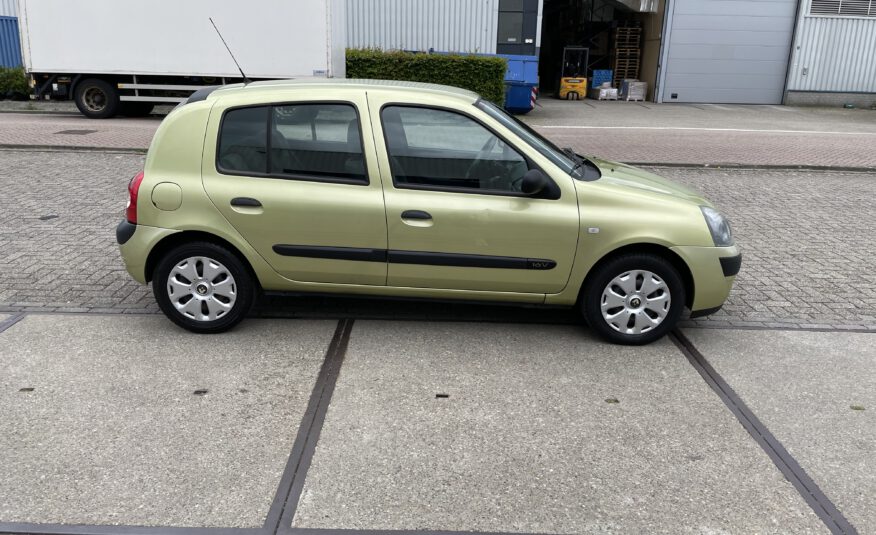 2004 BJ. Renault Clio 1.2-16V BENZINE  5-DEURS 211445 KM. APK TOT 05-12-2022