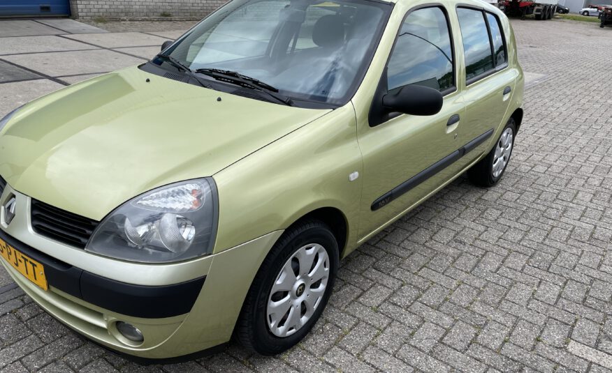 2004 BJ. Renault Clio 1.2-16V BENZINE  5-DEURS 211445 KM. APK TOT 05-12-2022