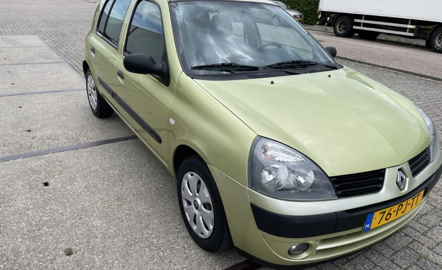 2004 BJ. Renault Clio 1.2-16V BENZINE  5-DEURS 211445 KM. APK TOT 05-12-2022