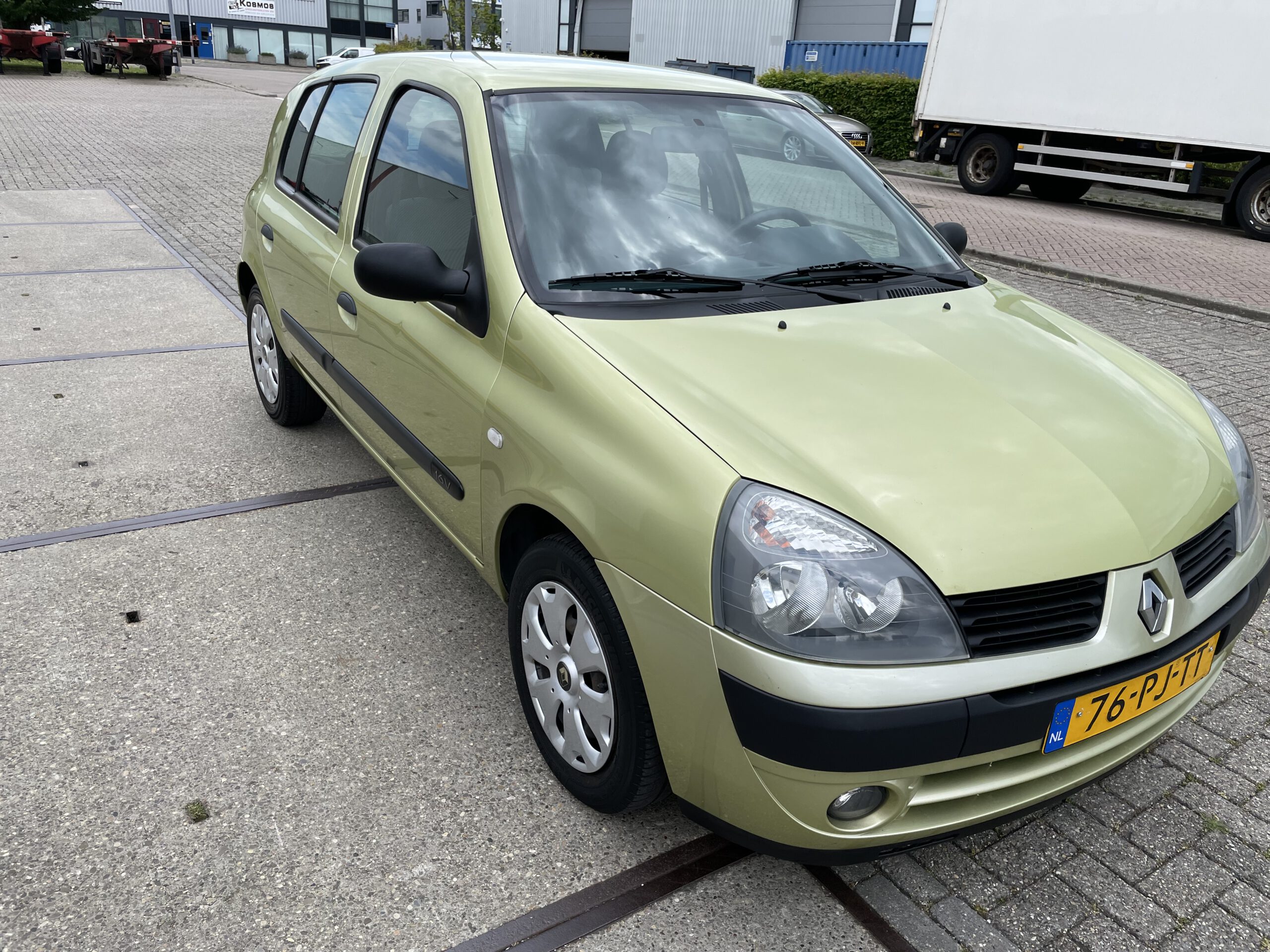 2004 BJ. Renault Clio 1.2-16V BENZINE  5-DEURS 211445 KM. APK TOT 05-12-2022