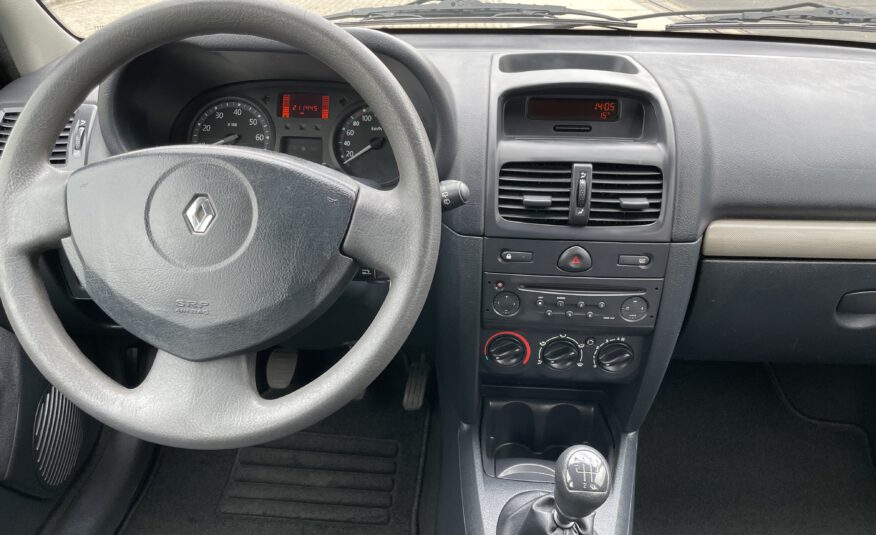 2004 BJ. Renault Clio 1.2-16V BENZINE  5-DEURS 211445 KM. APK TOT 05-12-2022