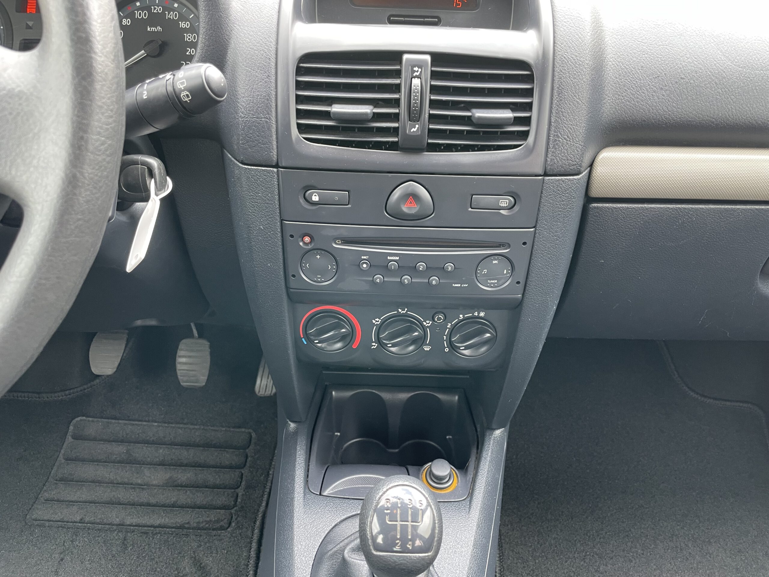 2004 BJ. Renault Clio 1.2-16V BENZINE  5-DEURS 211445 KM. APK TOT 05-12-2022