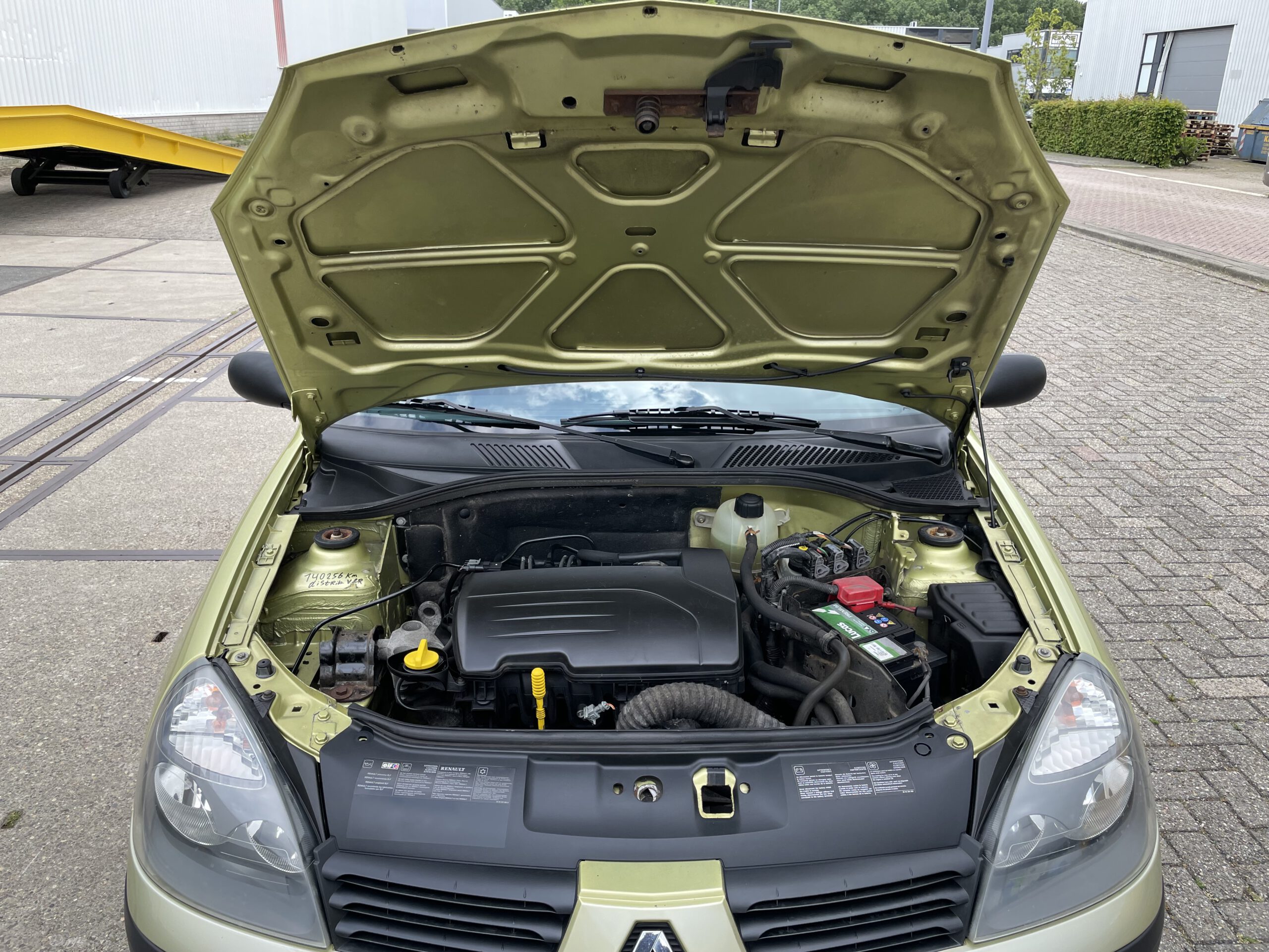 2004 BJ. Renault Clio 1.2-16V BENZINE  5-DEURS 211445 KM. APK TOT 05-12-2022