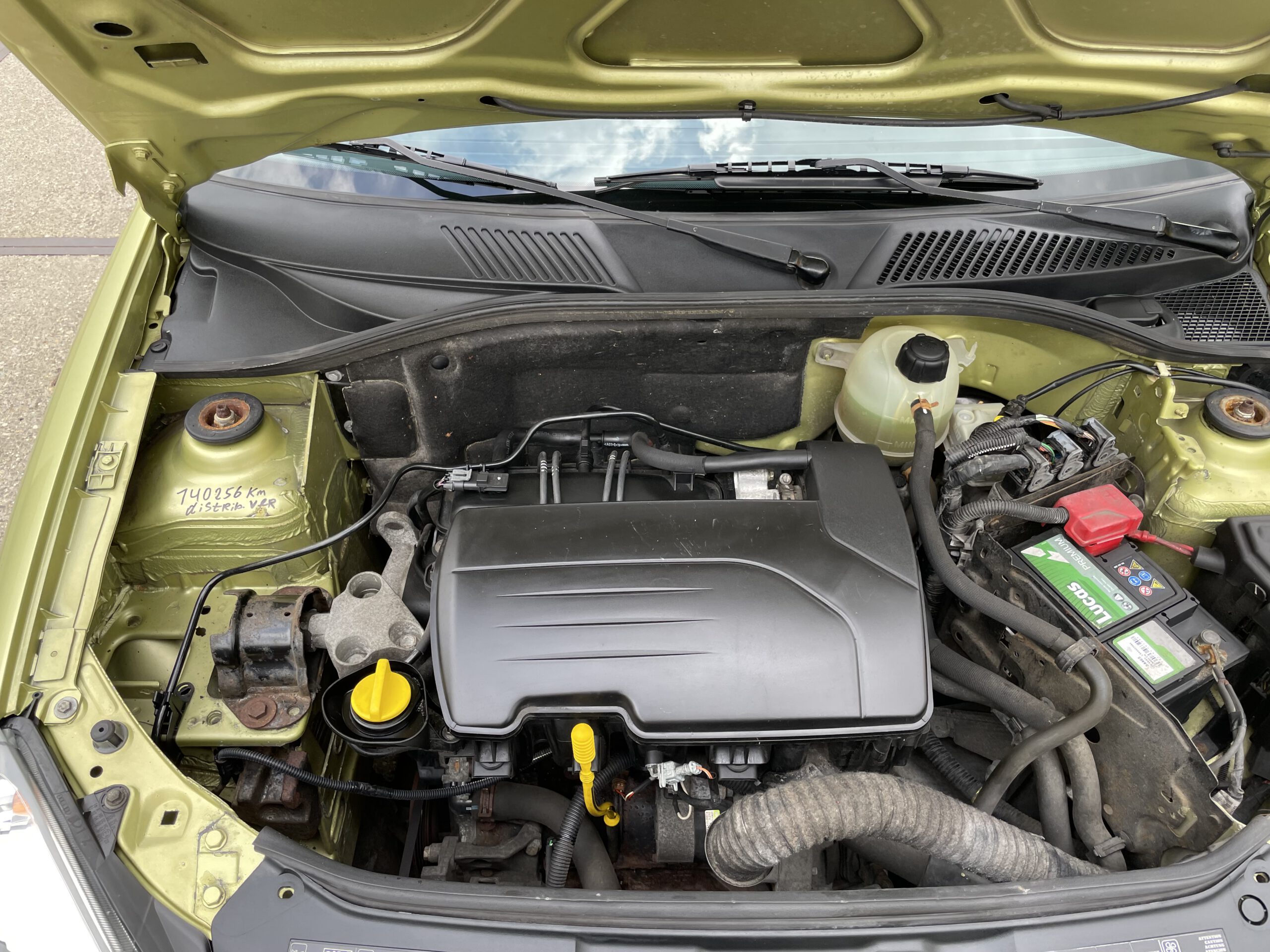 2004 BJ. Renault Clio 1.2-16V BENZINE  5-DEURS 211445 KM. APK TOT 05-12-2022