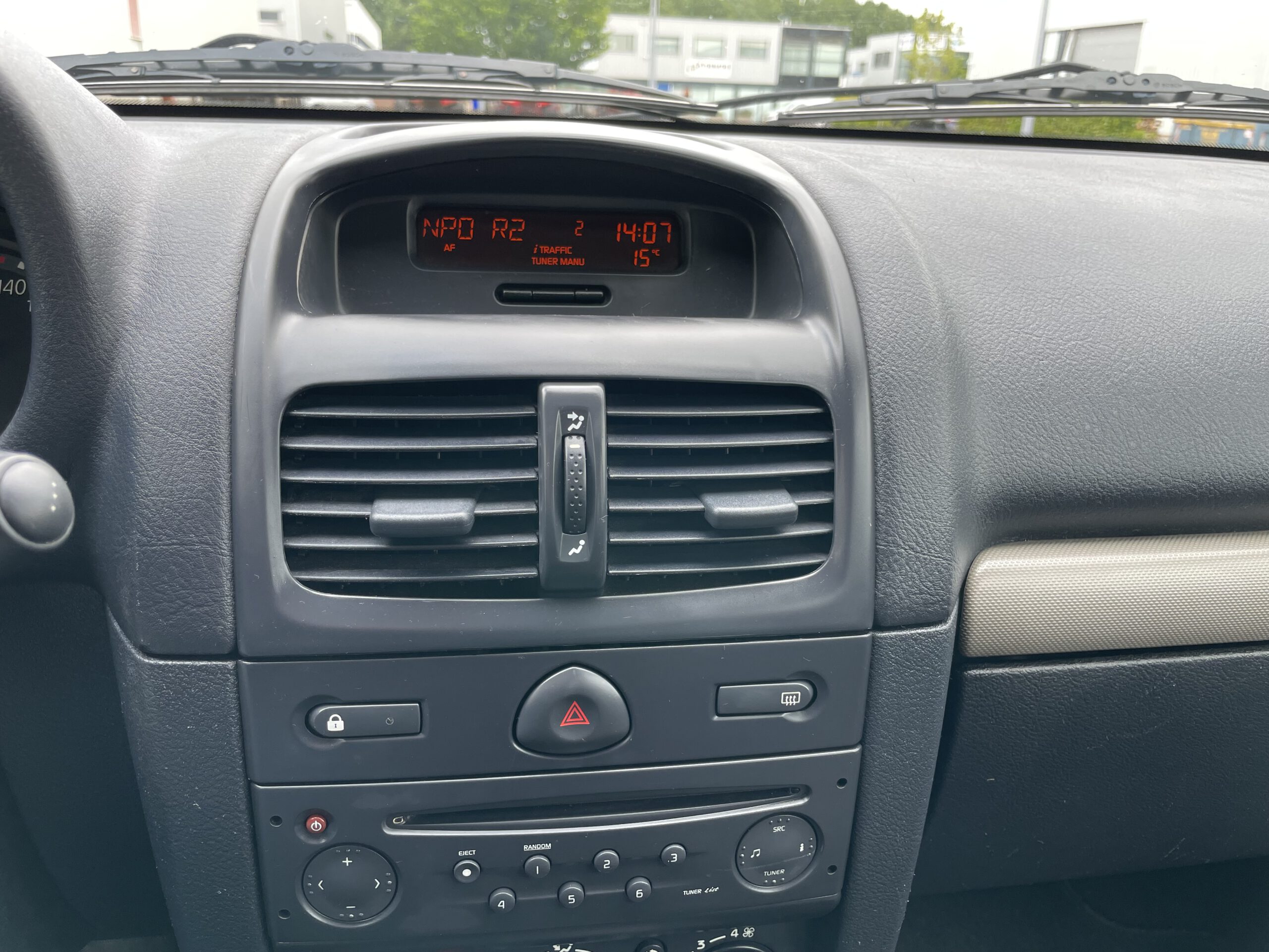 2004 BJ. Renault Clio 1.2-16V BENZINE  5-DEURS 211445 KM. APK TOT 05-12-2022