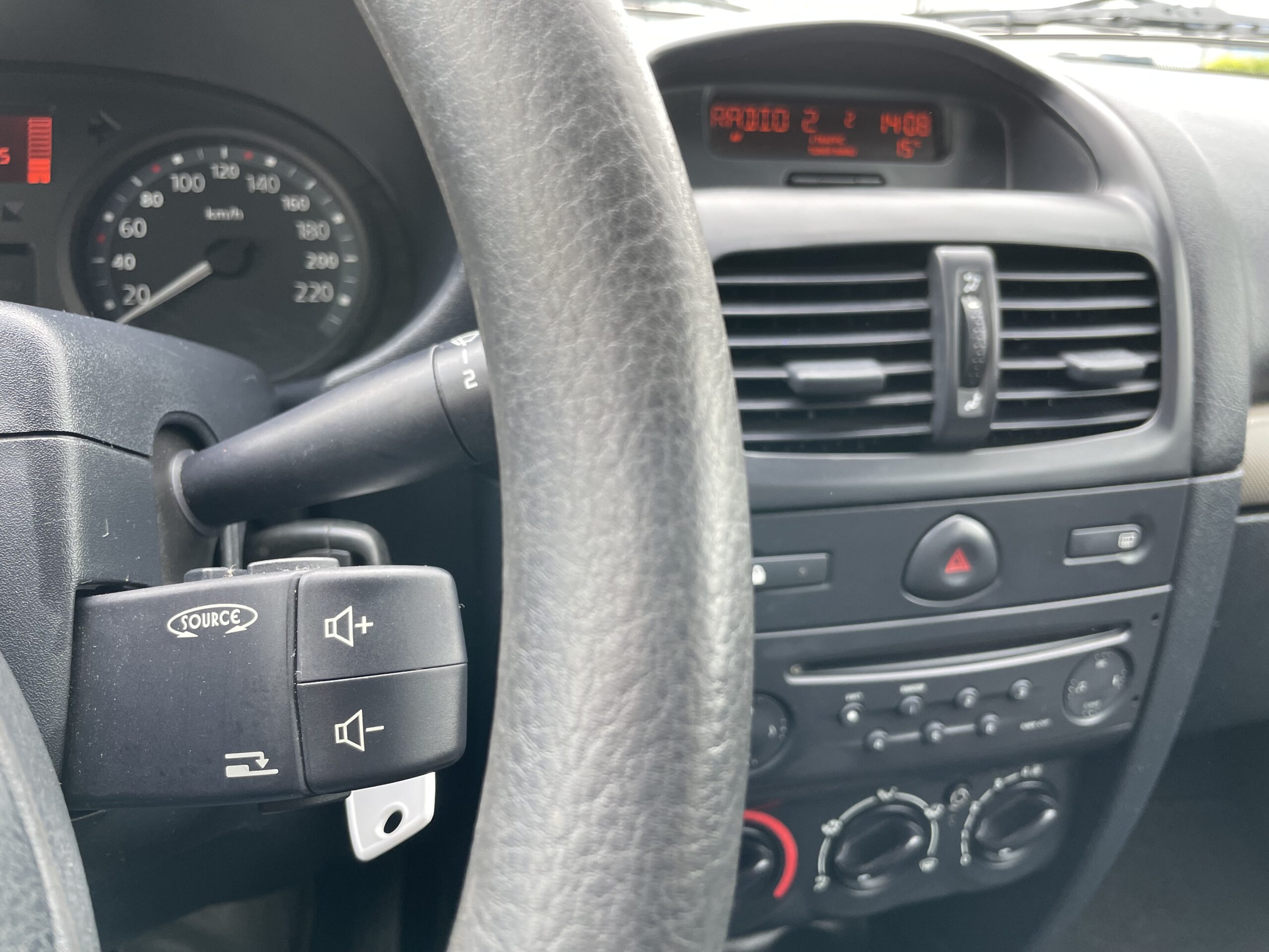 2004 BJ. Renault Clio 1.2-16V BENZINE  5-DEURS 211445 KM. APK TOT 05-12-2022