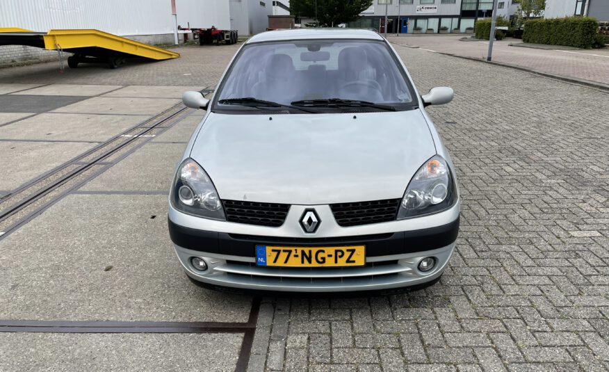 2003 BJ.Renault Clio 1.6 16V Initiale  Xenon, Navigatie 213299 KM. APK TOT 26-11-2022