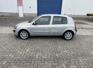 2003 BJ.Renault Clio 1.6 16V Initiale  Xenon, Navigatie 213299 KM. APK TOT 26-11-2022