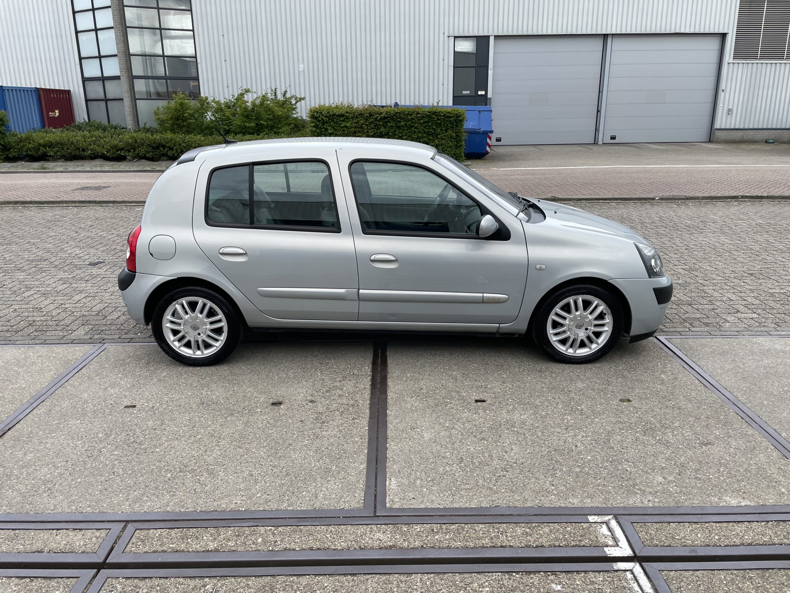 2003 BJ.Renault Clio 1.6 16V Initiale  Xenon, Navigatie 213299 KM. APK TOT 26-11-2022