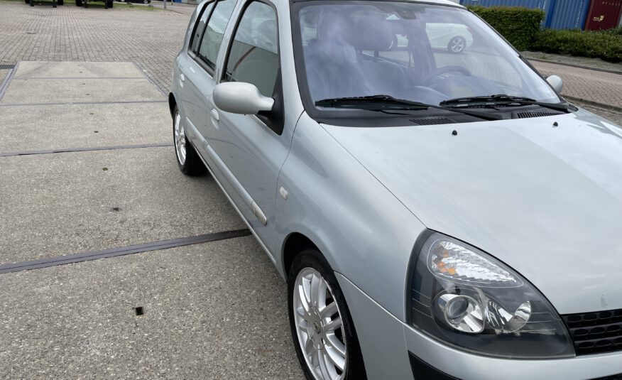 2003 BJ.Renault Clio 1.6 16V Initiale  Xenon, Navigatie 213299 KM. APK TOT 26-11-2022