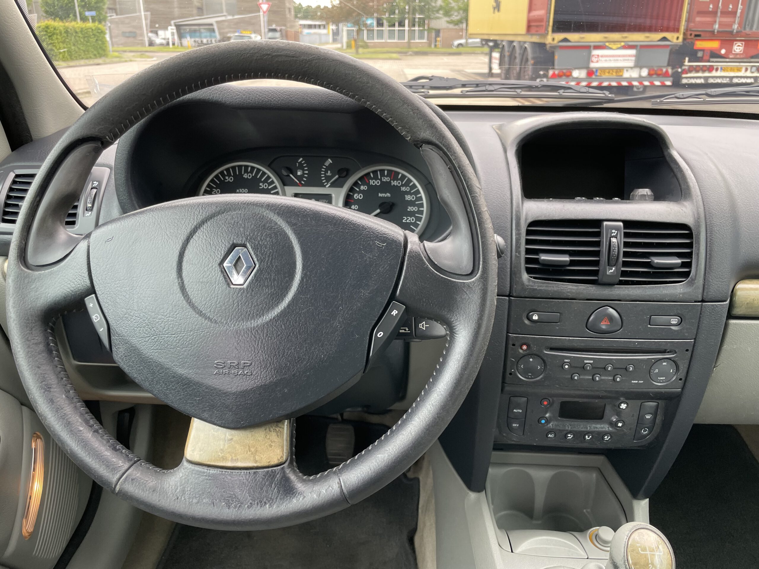2003 BJ.Renault Clio 1.6 16V Initiale  Xenon, Navigatie 213299 KM. APK TOT 26-11-2022