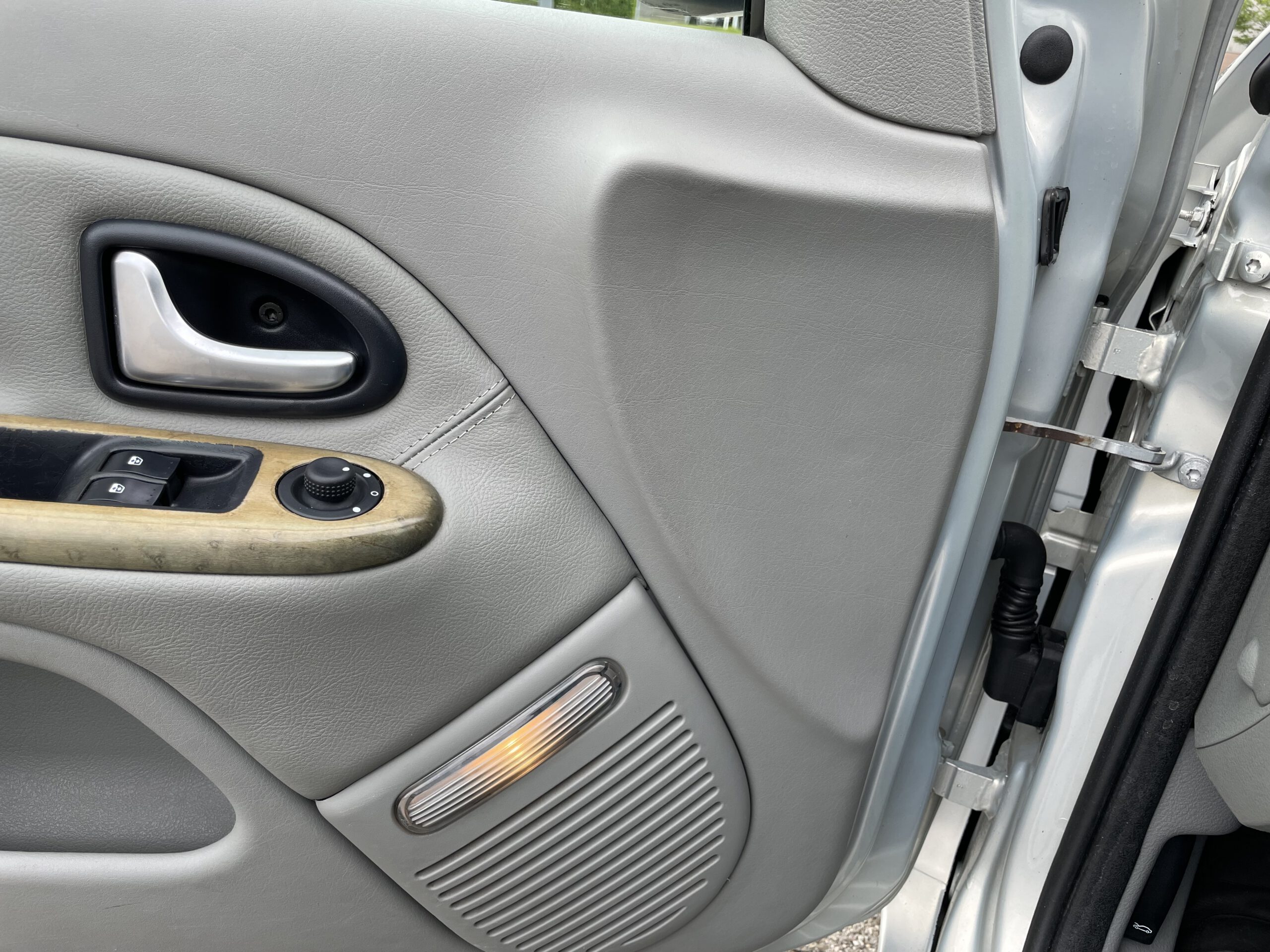 2003 BJ.Renault Clio 1.6 16V Initiale  Xenon, Navigatie 213299 KM. APK TOT 26-11-2022