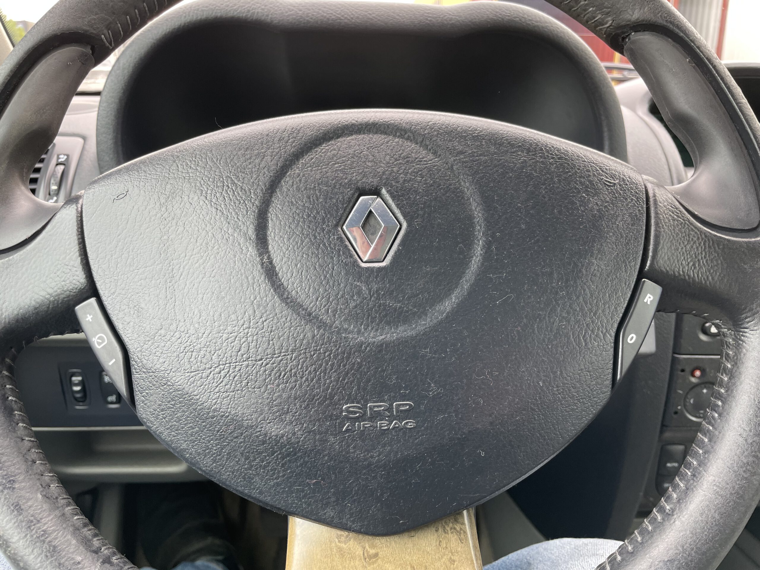 2003 BJ.Renault Clio 1.6 16V Initiale  Xenon, Navigatie 213299 KM. APK TOT 26-11-2022