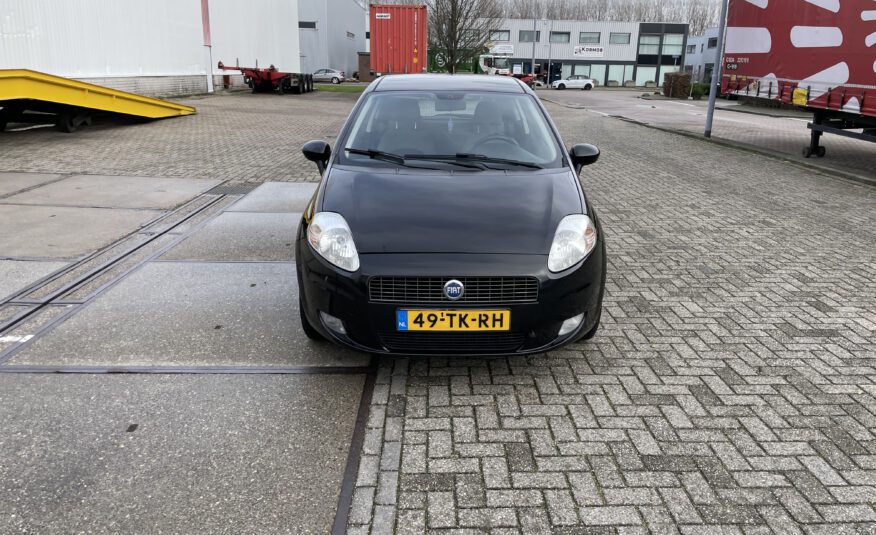 2006 BJ fiat punto 1.4 benzine km.242137 nap. apk tot 27-12-2023