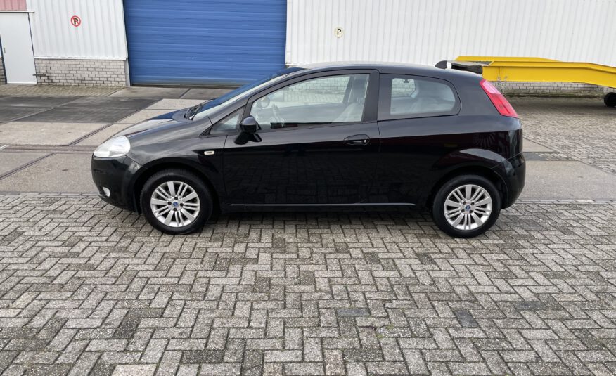 2006 BJ fiat punto 1.4 benzine km.242137 nap. apk tot 27-12-2023