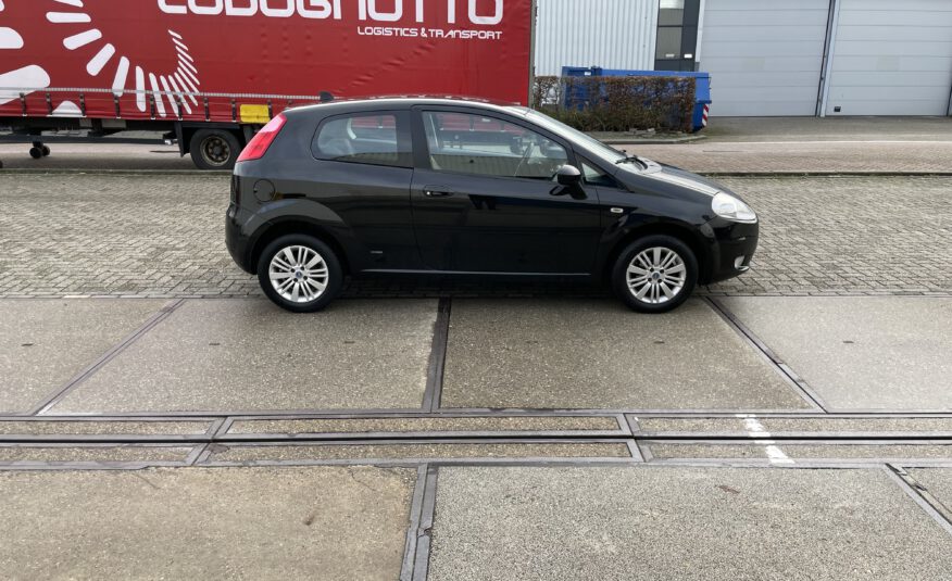 2006 BJ fiat punto 1.4 benzine km.242137 nap. apk tot 27-12-2023