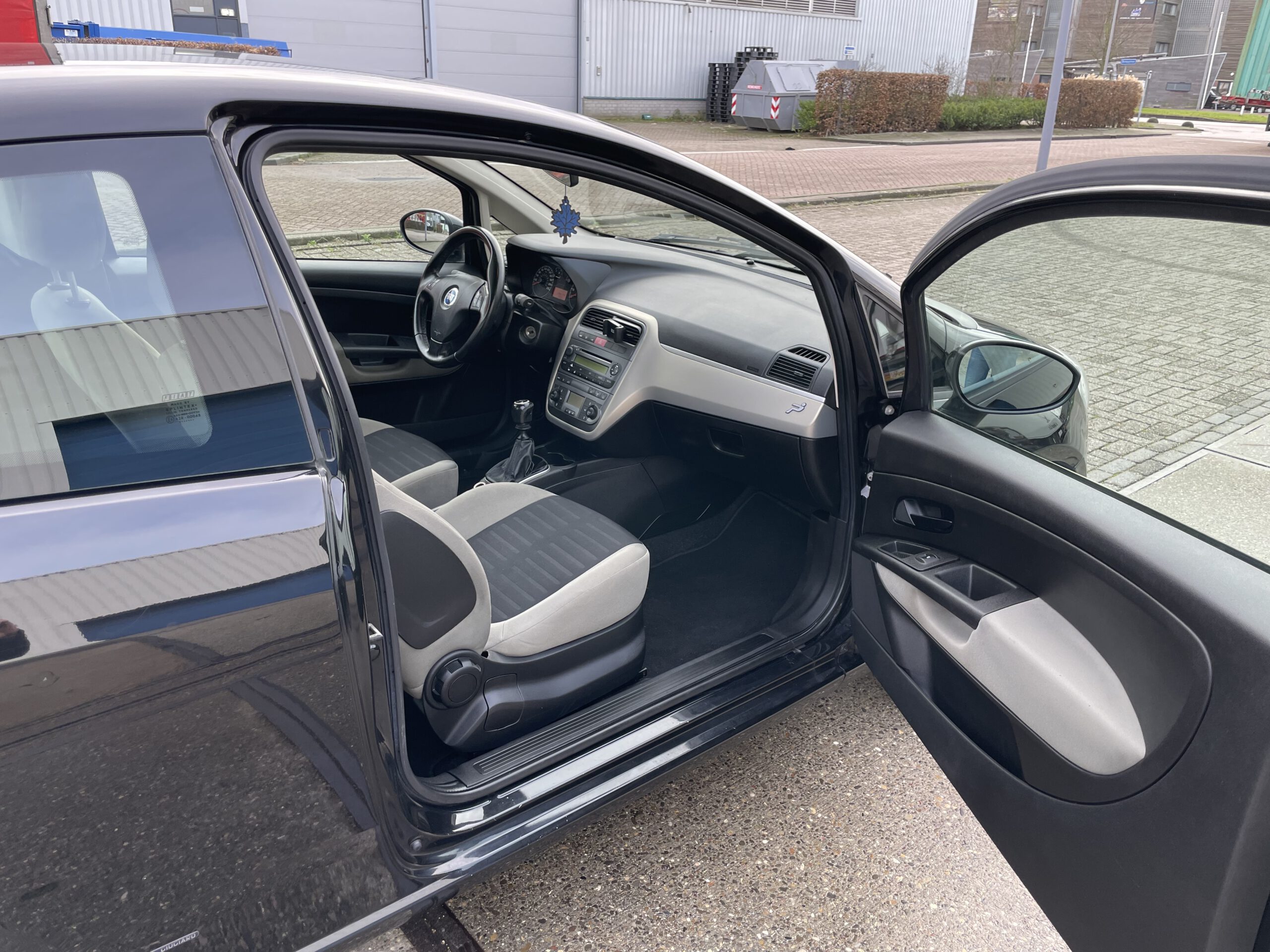 2006 BJ fiat punto 1.4 benzine km.242137 nap. apk tot 27-12-2023