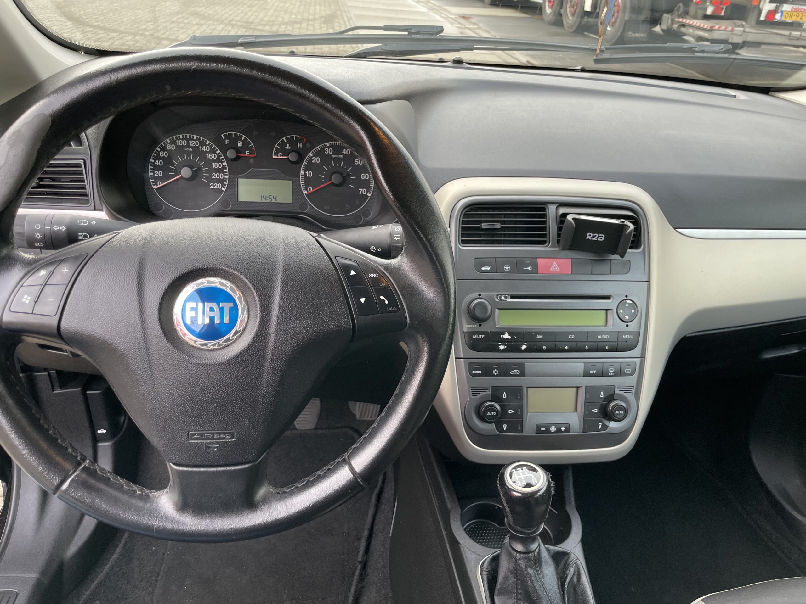 2006 BJ fiat punto 1.4 benzine km.242137 nap. apk tot 27-12-2023