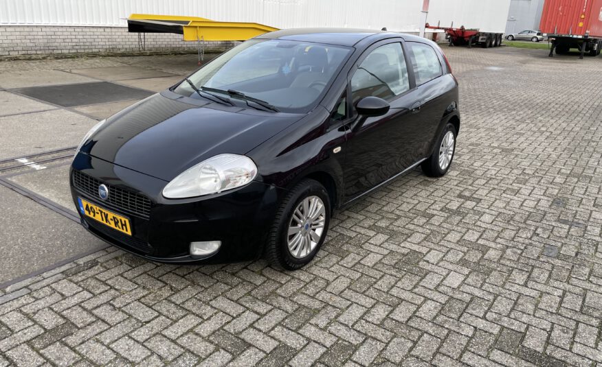 2006 BJ fiat punto 1.4 benzine km.242137 nap. apk tot 27-12-2023