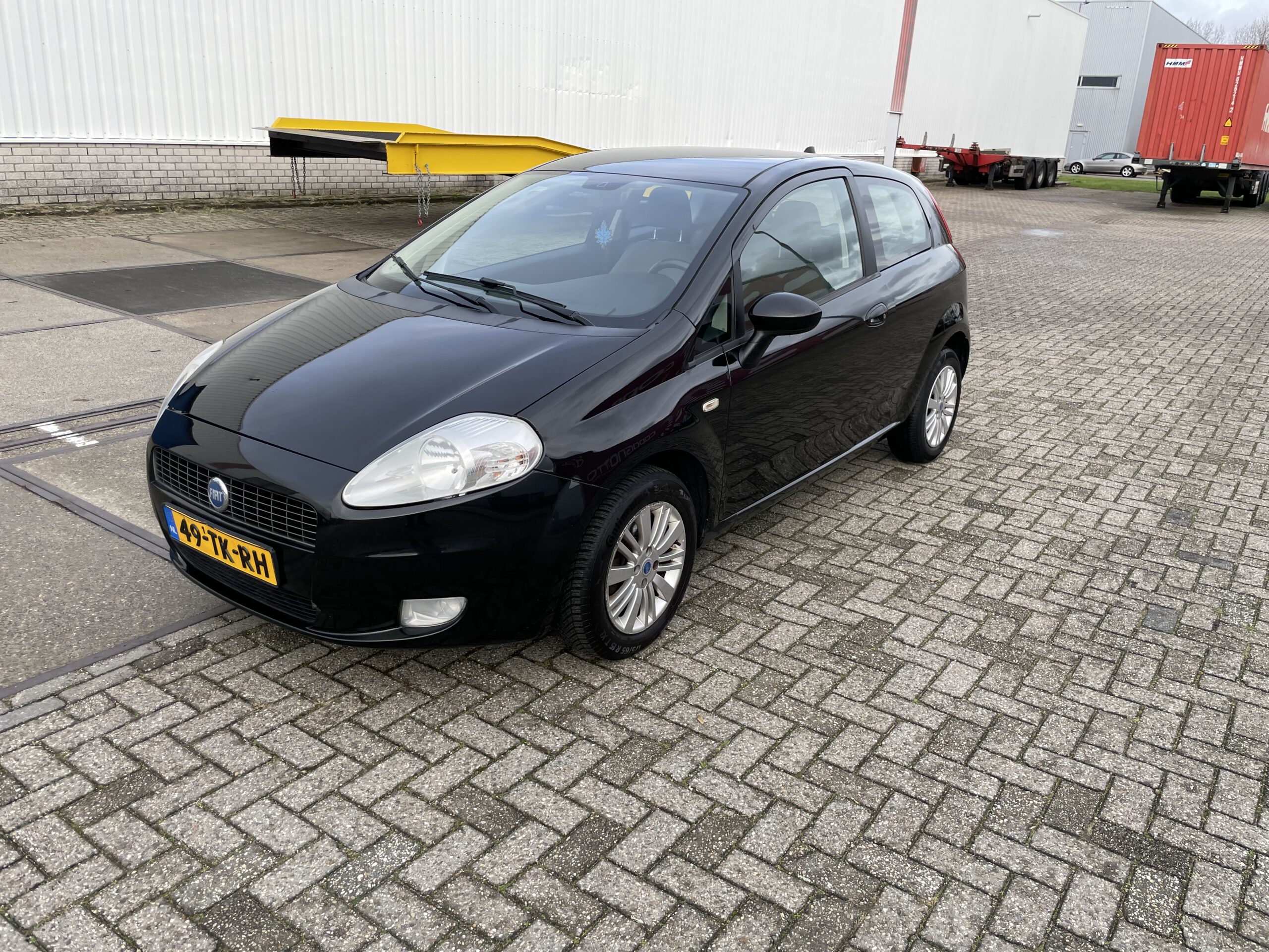 2006 BJ fiat punto 1.4 benzine km.242137 nap. apk tot 27-12-2023