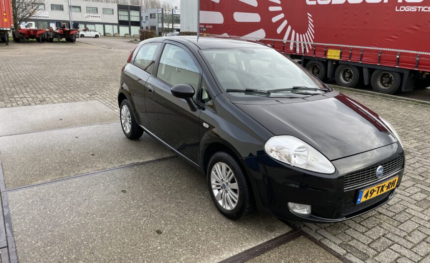 2006 BJ fiat punto 1.4 benzine km.242137 nap. apk tot 27-12-2023