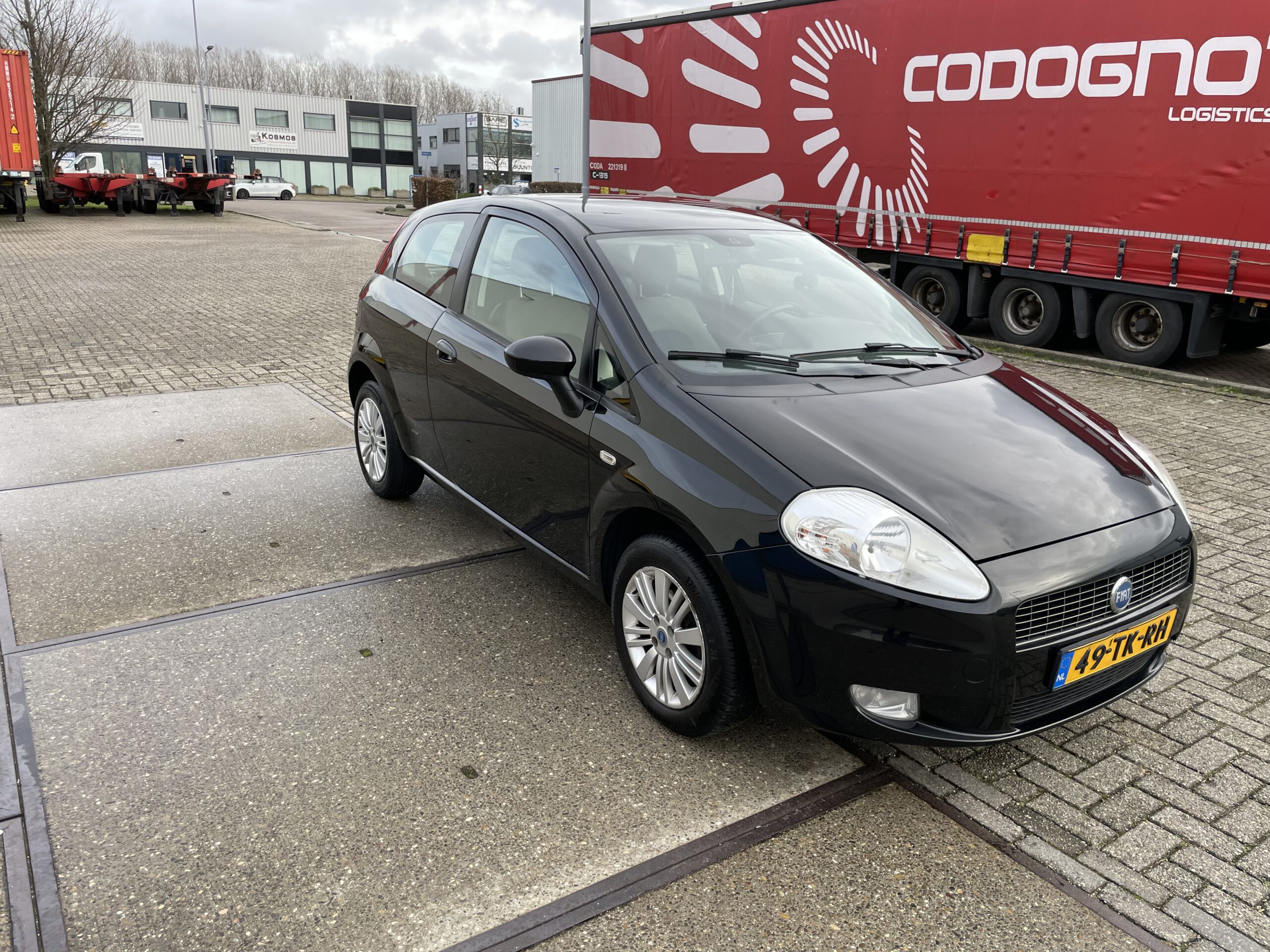 2006 BJ fiat punto 1.4 benzine km.242137 nap. apk tot 27-12-2023