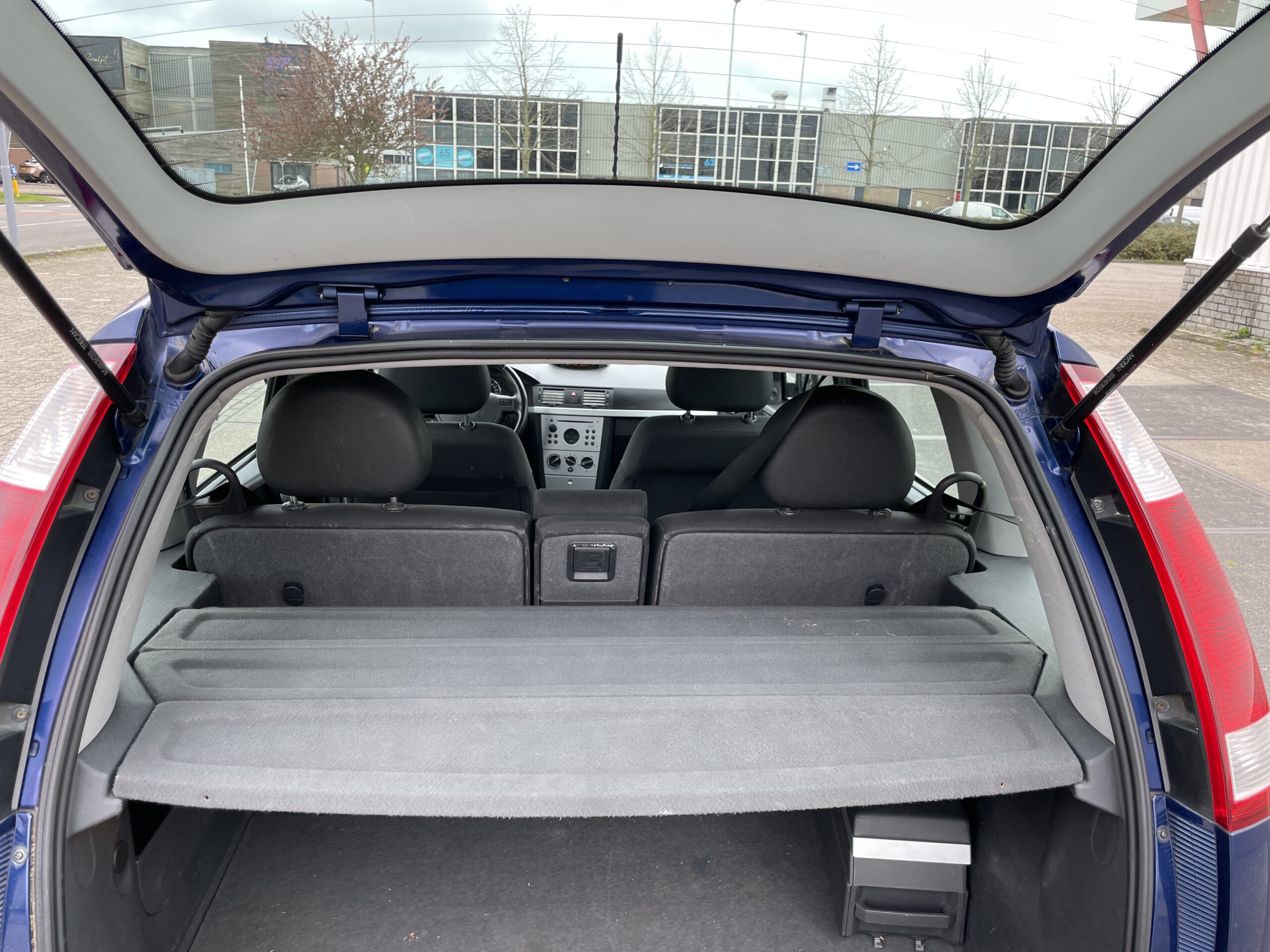 2005 BJ opel meriva 1.6 16v 2005 km. 181443 apk 05-04-2024