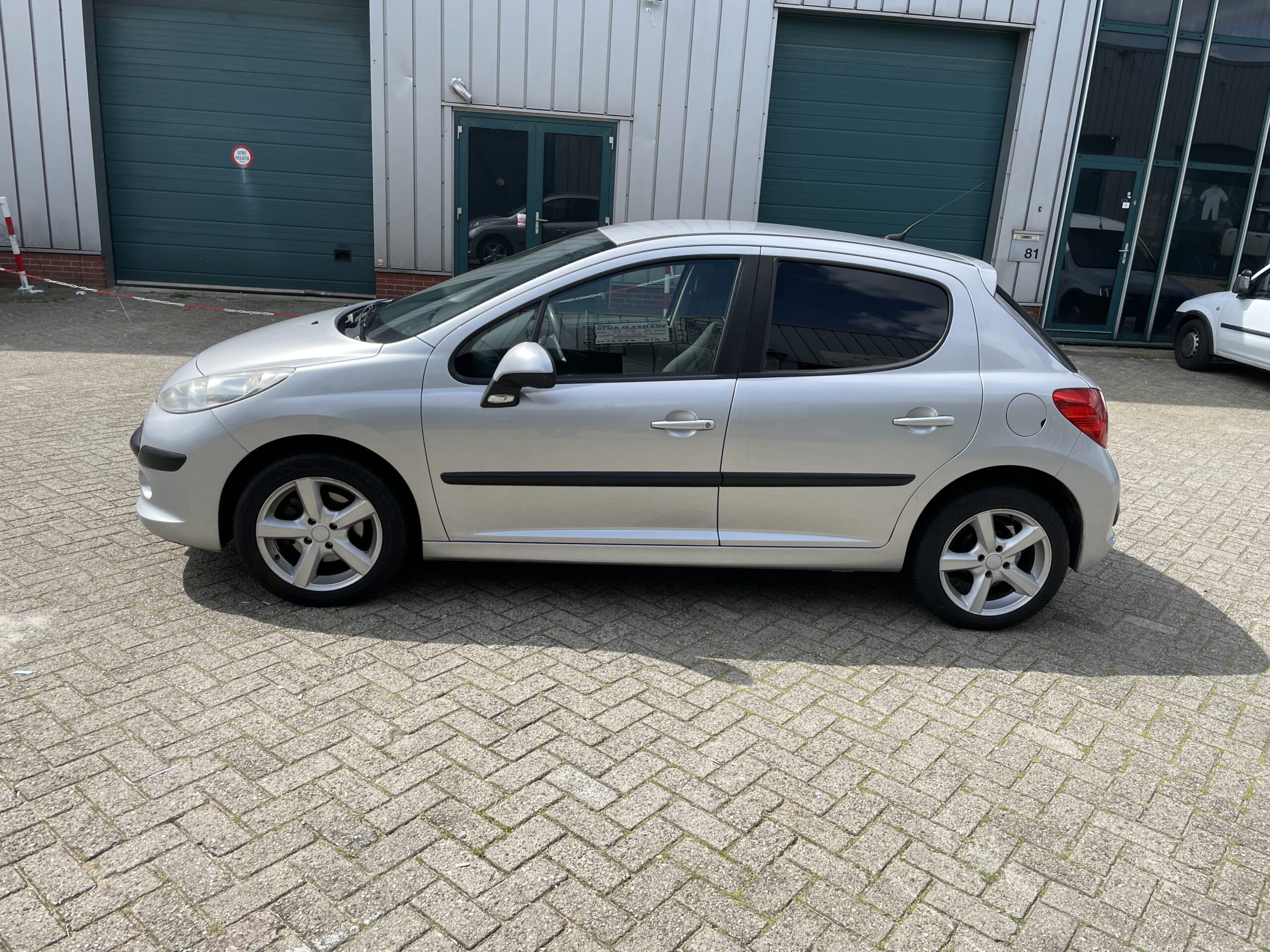2009 BJ peugeot 207 1.4 16v benzine 5 dr bj.2009 5 deurs km. 275446 apk tot 20-9-2023