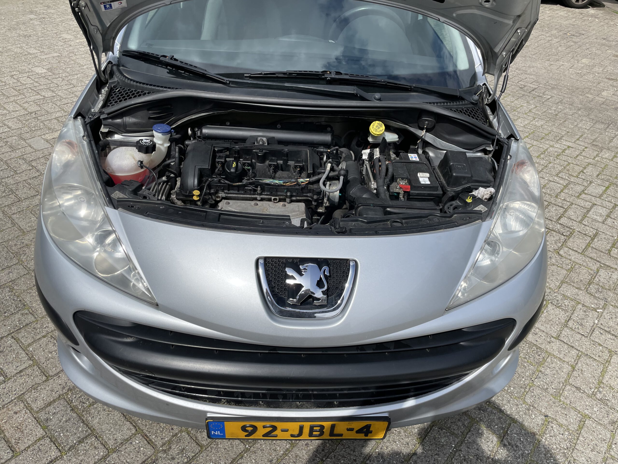 2009 BJ peugeot 207 1.4 16v benzine 5 dr bj.2009 5 deurs km. 275446 apk tot 20-9-2023
