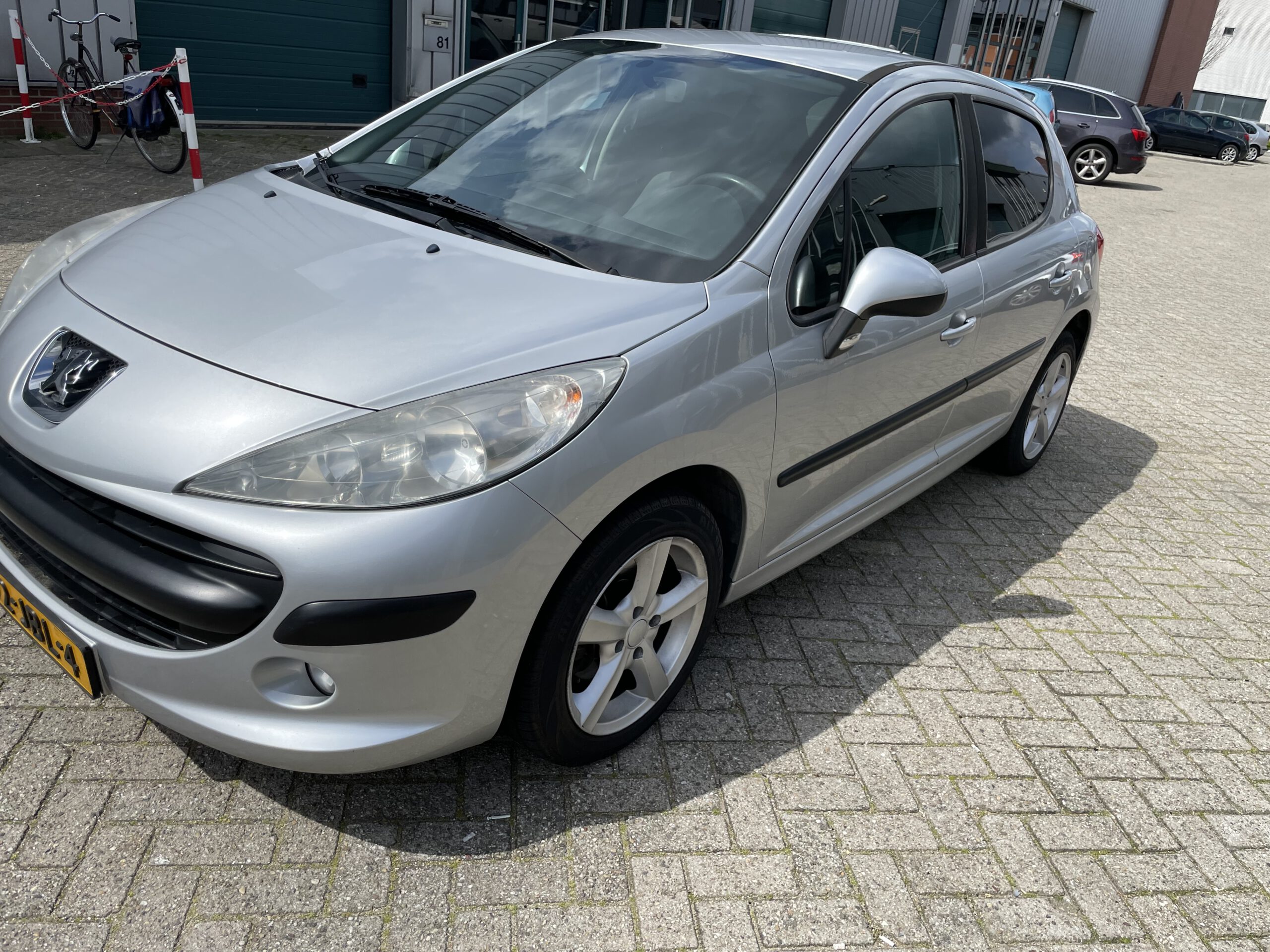2009 BJ peugeot 207 1.4 16v benzine 5 dr bj.2009 5 deurs km. 275446 apk tot 20-9-2023