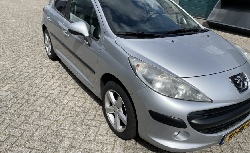 2009 BJ peugeot 207 1.4 16v benzine 5 dr bj.2009 5 deurs km. 275446 apk tot 20-9-2023