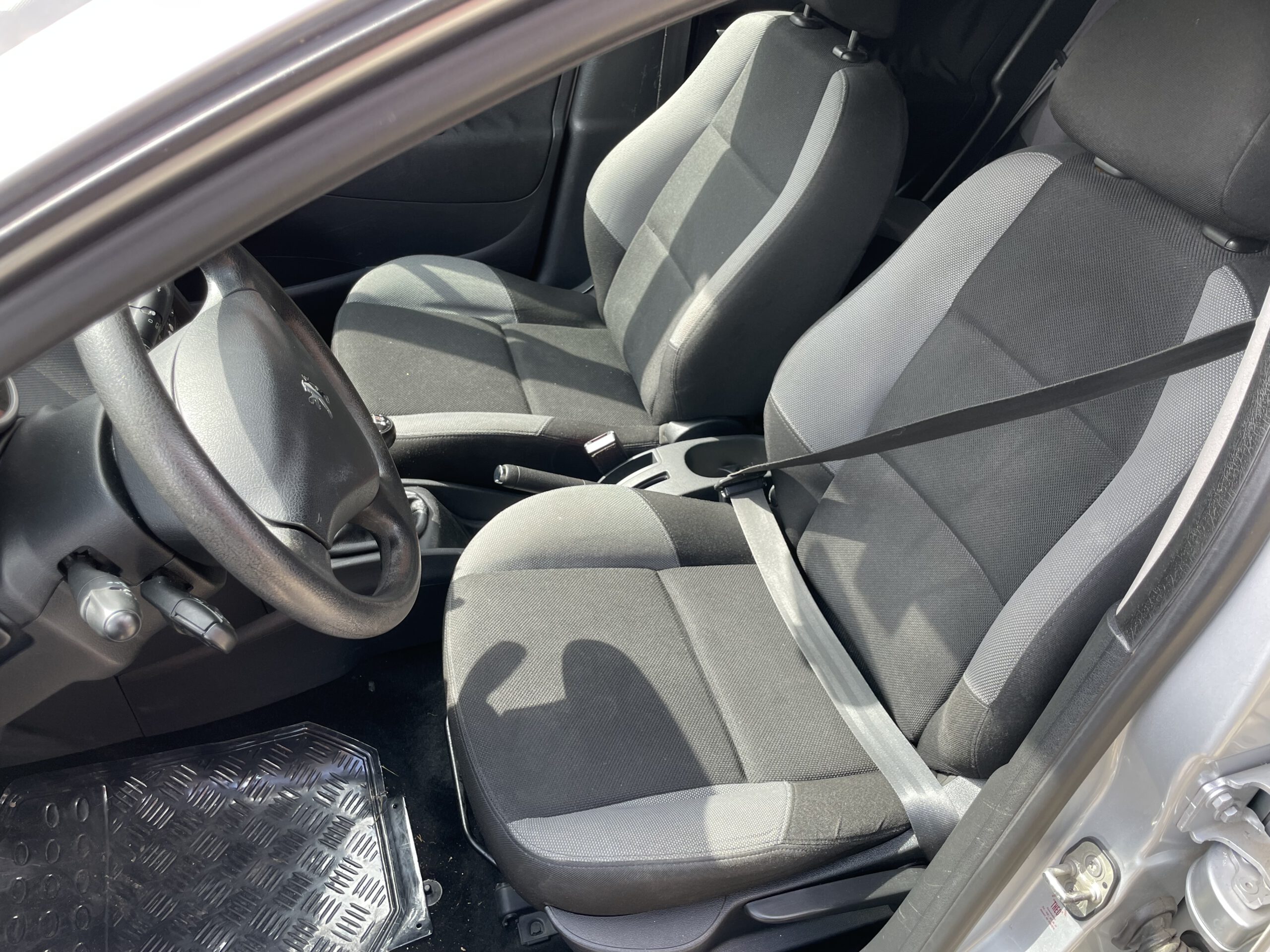 2009 BJ peugeot 207 1.4 16v benzine 5 dr bj.2009 5 deurs km. 275446 apk tot 20-9-2023