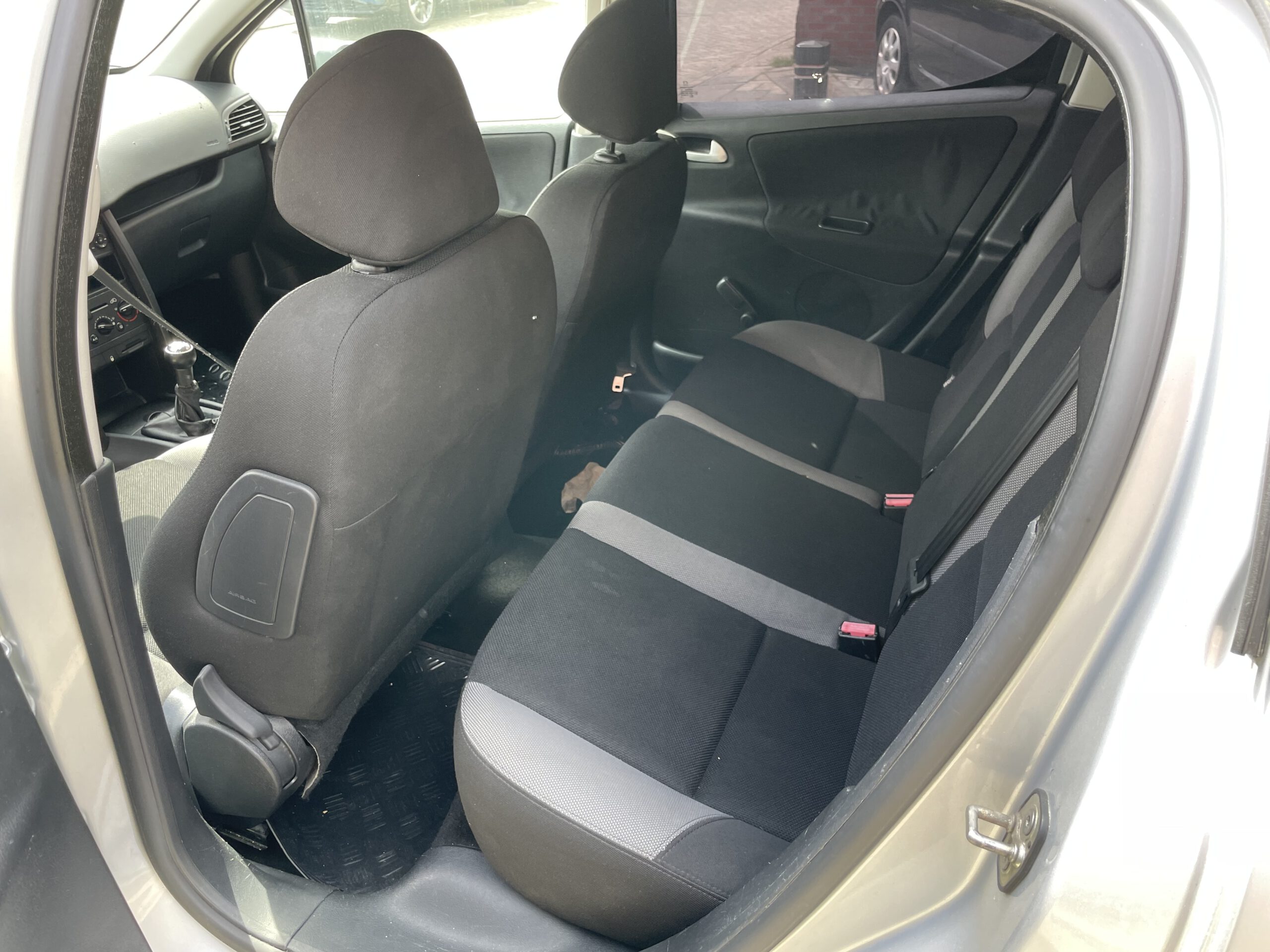 2009 BJ peugeot 207 1.4 16v benzine 5 dr bj.2009 5 deurs km. 275446 apk tot 20-9-2023