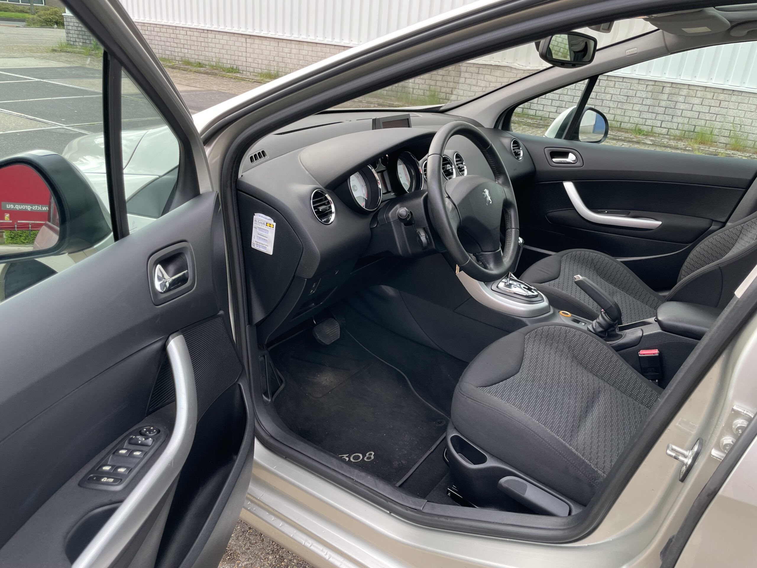 2008 BJ peugeot 308 sw 1.6 vti benzine km. 66688 automaat panorama