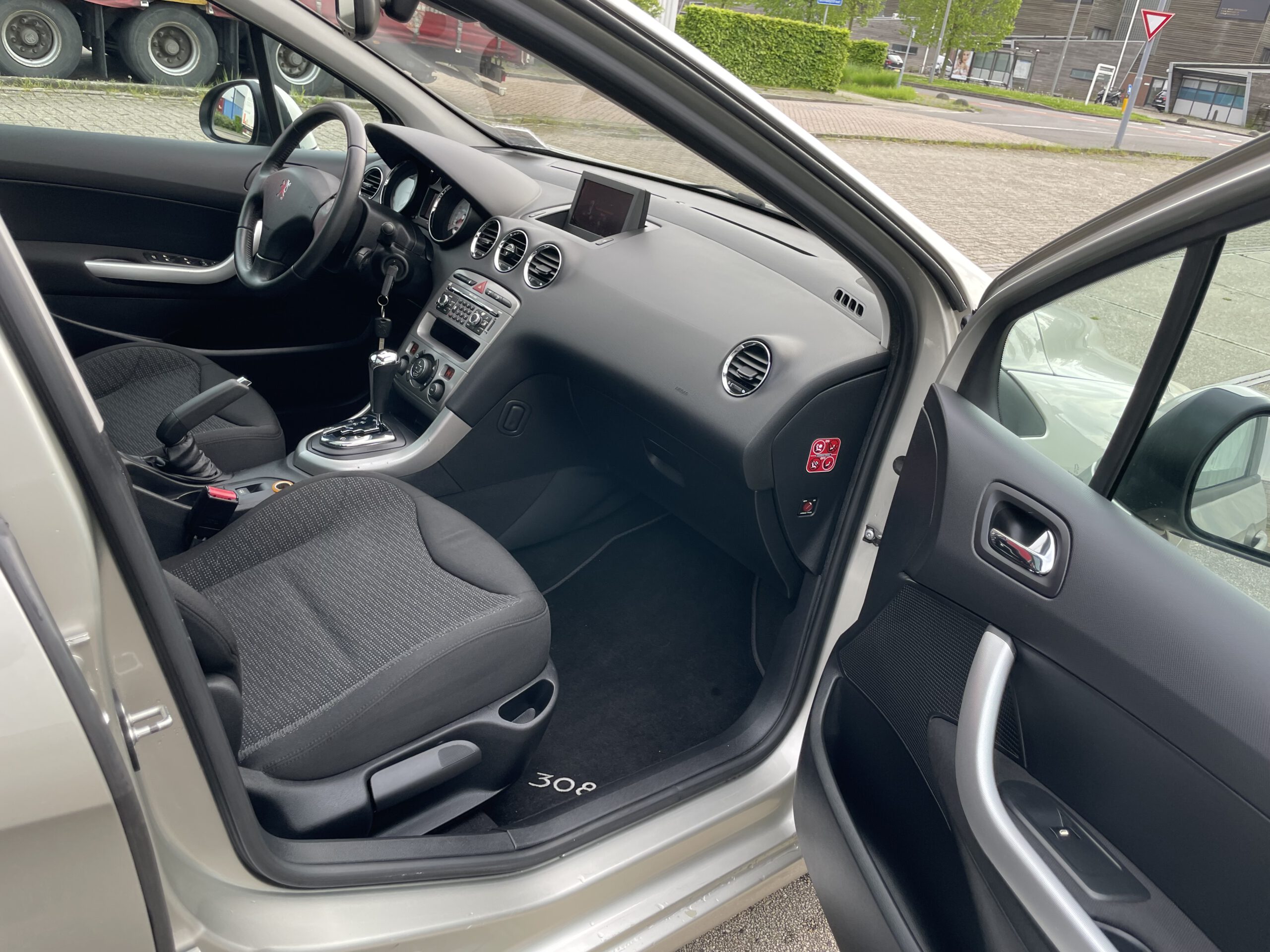 2008 BJ peugeot 308 sw 1.6 vti benzine km. 66688 automaat panorama