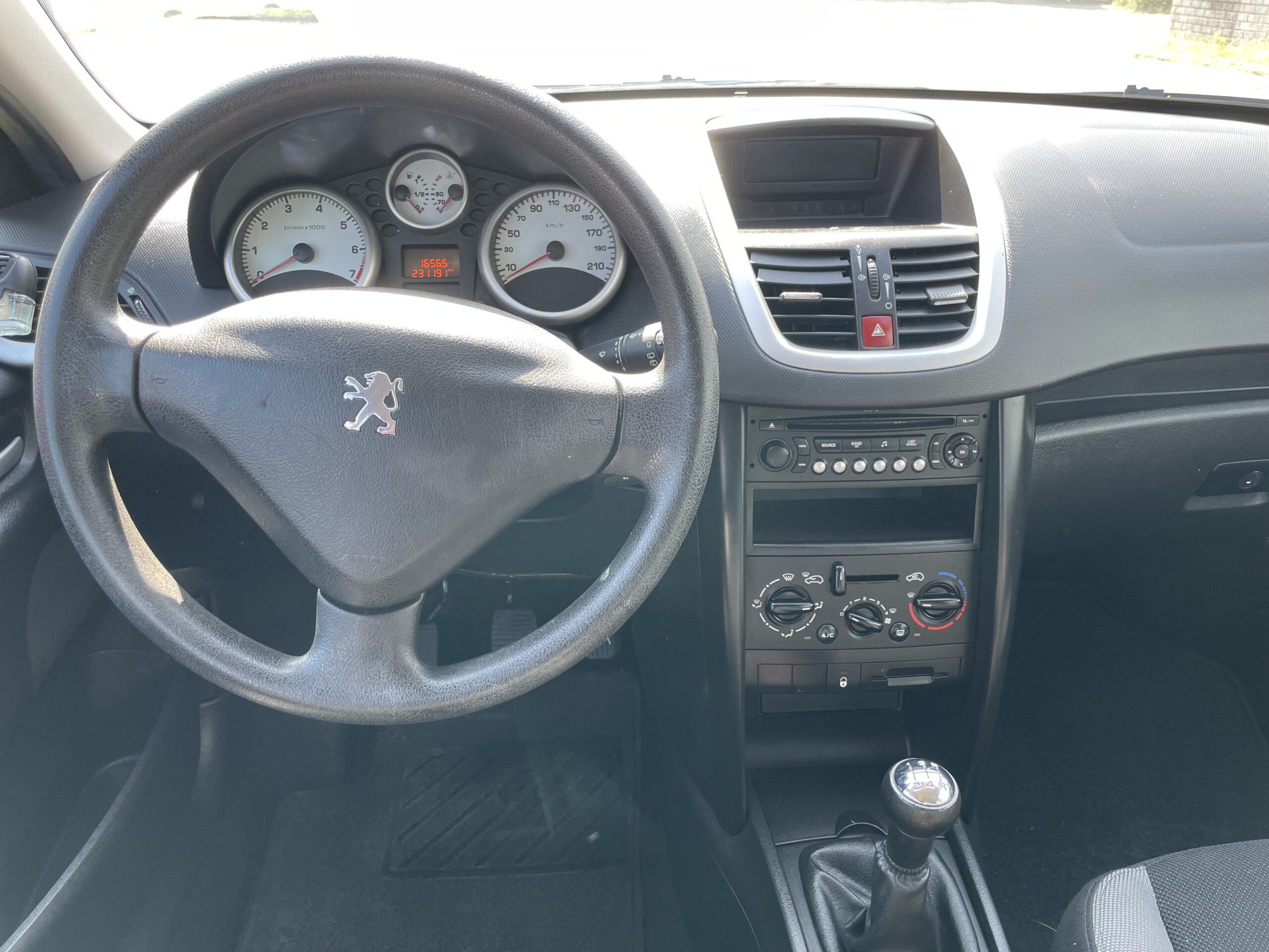 2007 BJ peugoet 207 1.4 16v benzine bj. 2007 km. 231191 apk tot 22-12-2023 nieuwe distributie