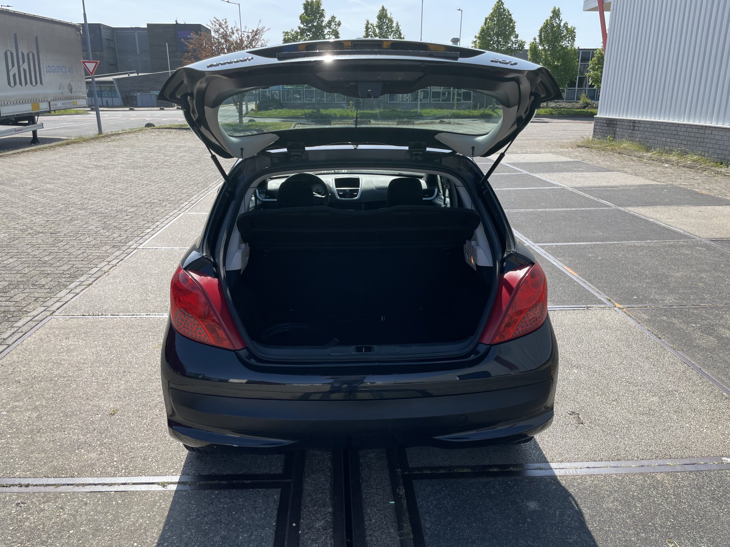 2007 BJ peugoet 207 1.4 16v benzine bj. 2007 km. 231191 apk tot 22-12-2023 nieuwe distributie