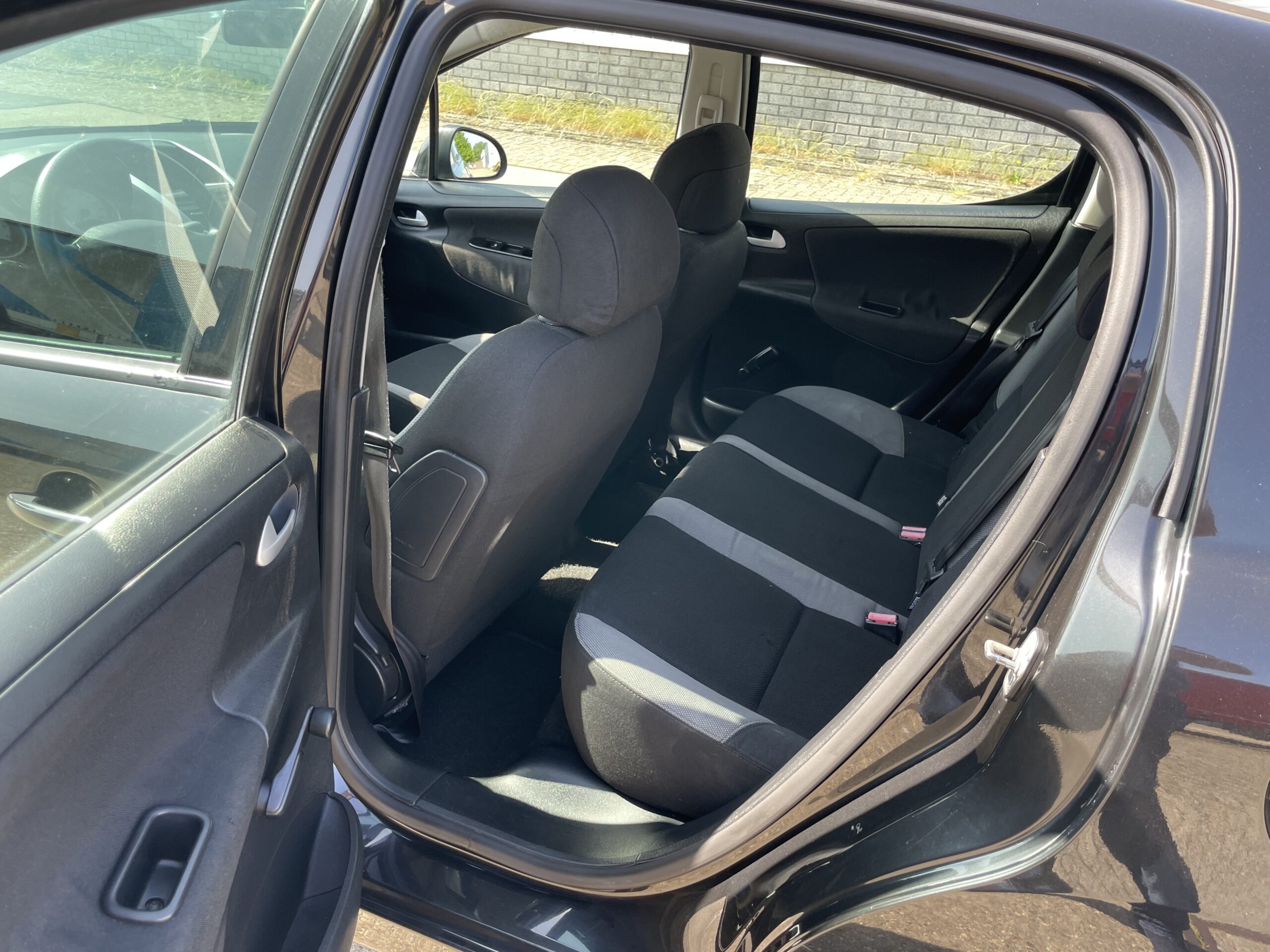 2007 BJ peugoet 207 1.4 16v benzine bj. 2007 km. 231191 apk tot 22-12-2023 nieuwe distributie